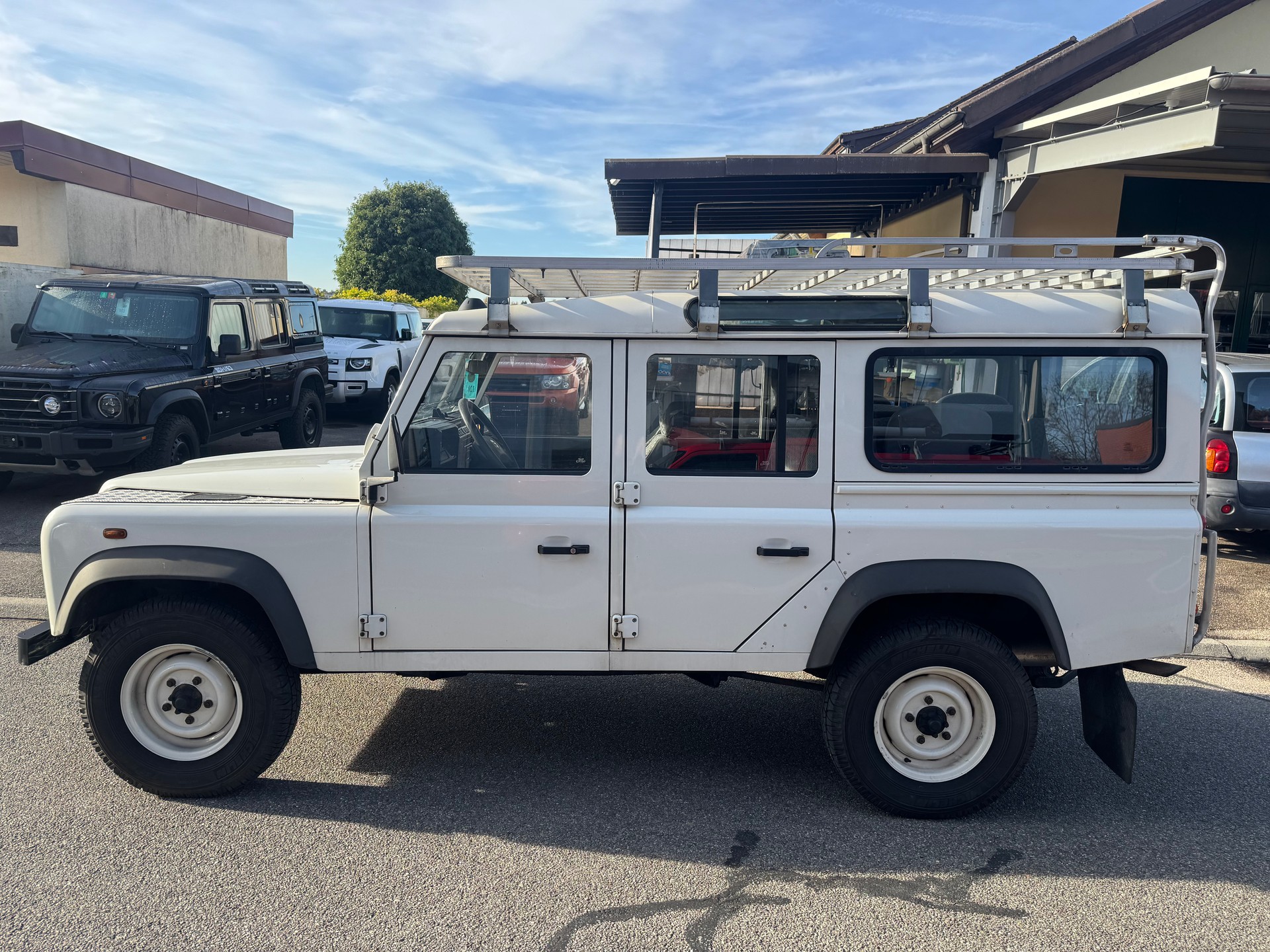 LAND ROVER Defender 110 SW 2.5 - 300 Tdi-image-4