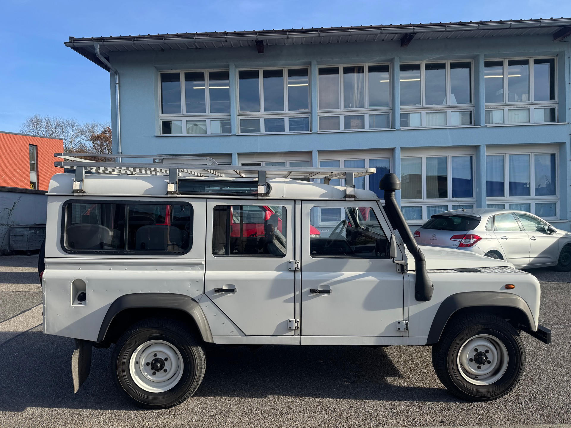 LAND ROVER Defender 110 SW 2.5 - 300 Tdi-image-1