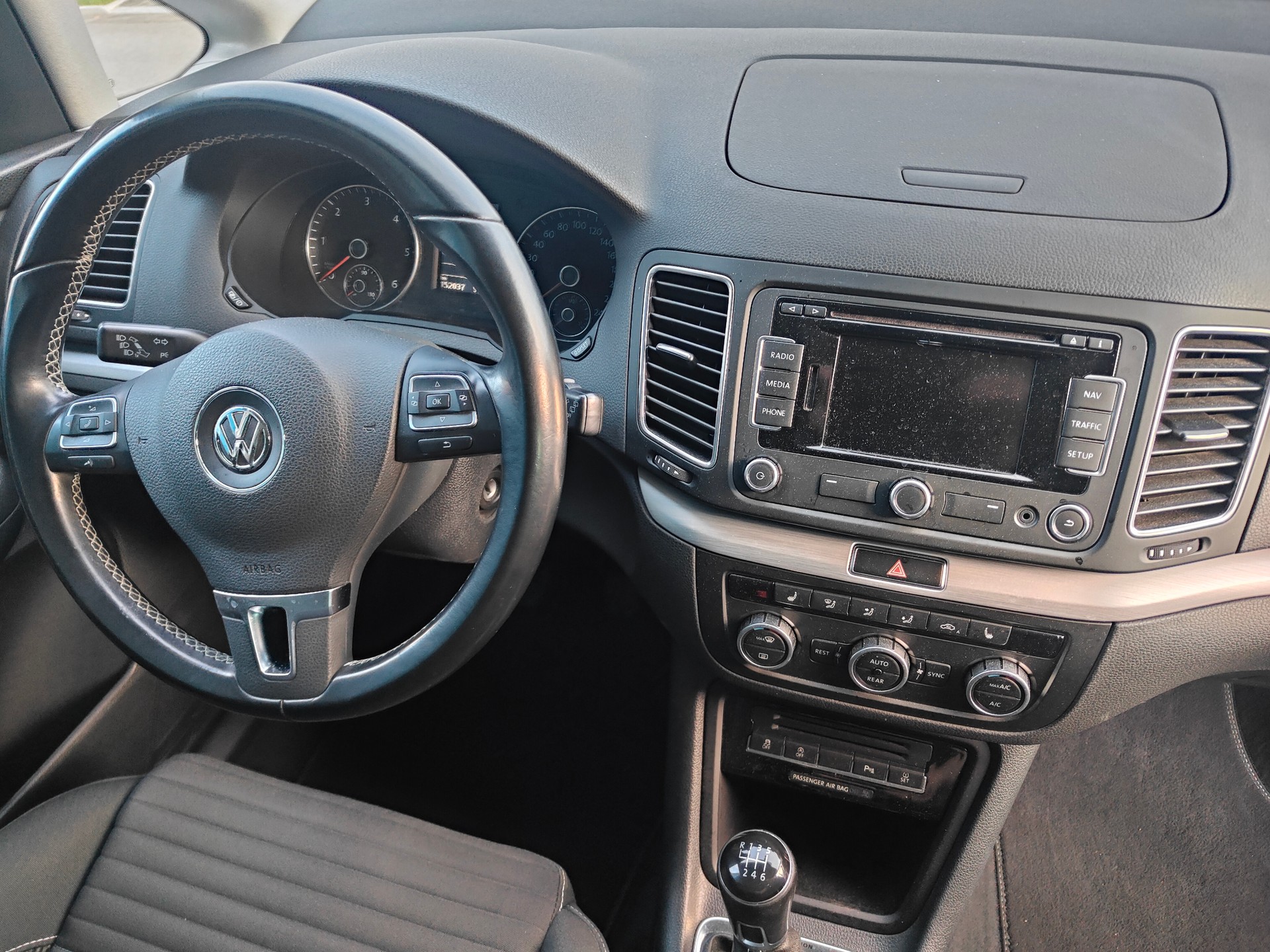VW Sharan 2.0 TDI BMT Comfortline 4Motion-image-9