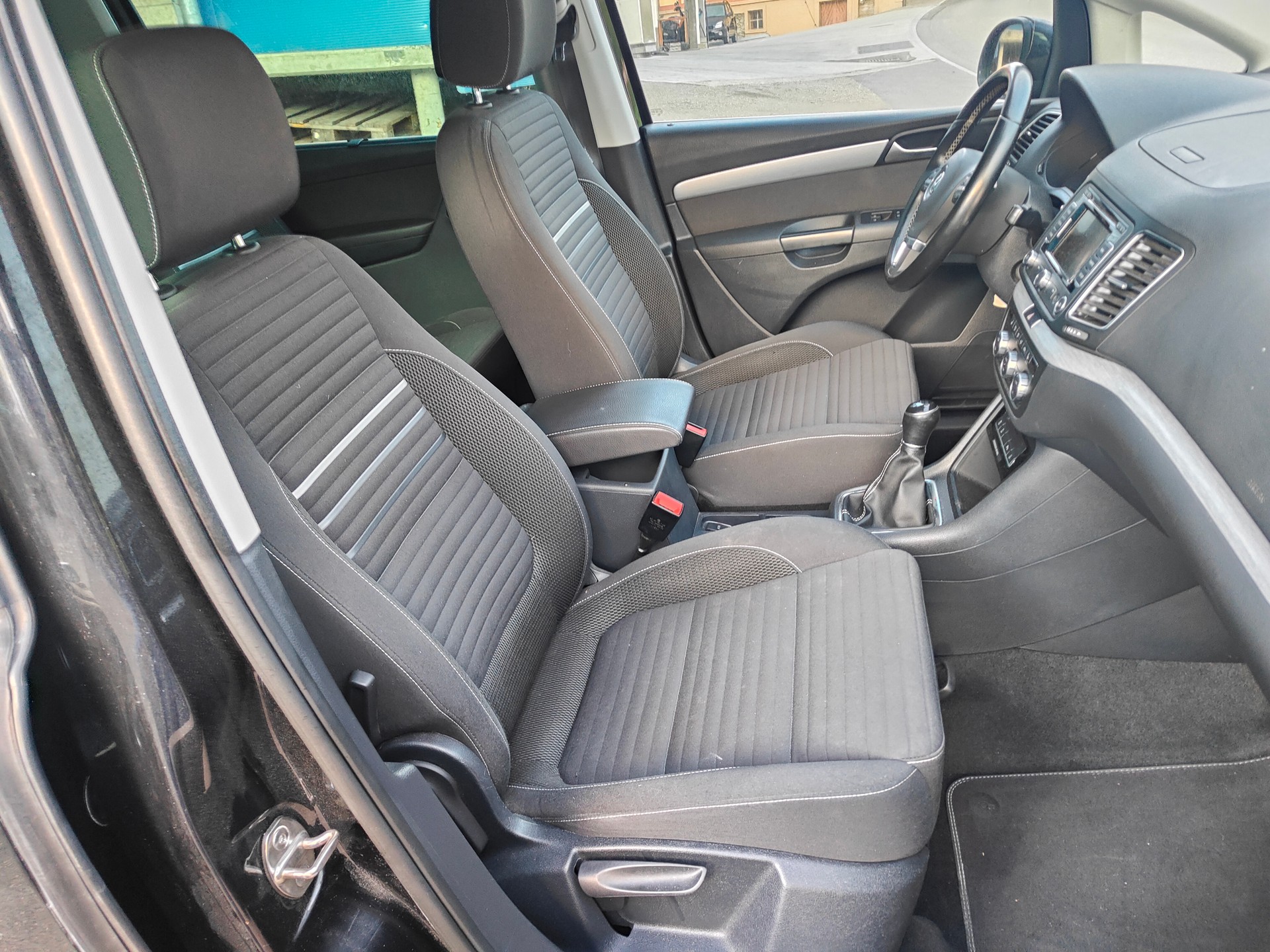 VW Sharan 2.0 TDI BMT Comfortline 4Motion-image-5