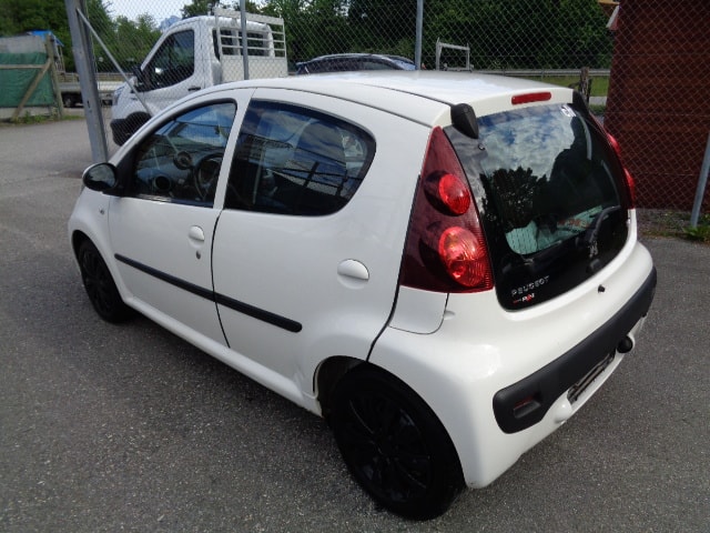 PEUGEOT 107 1.0 Active-image-4