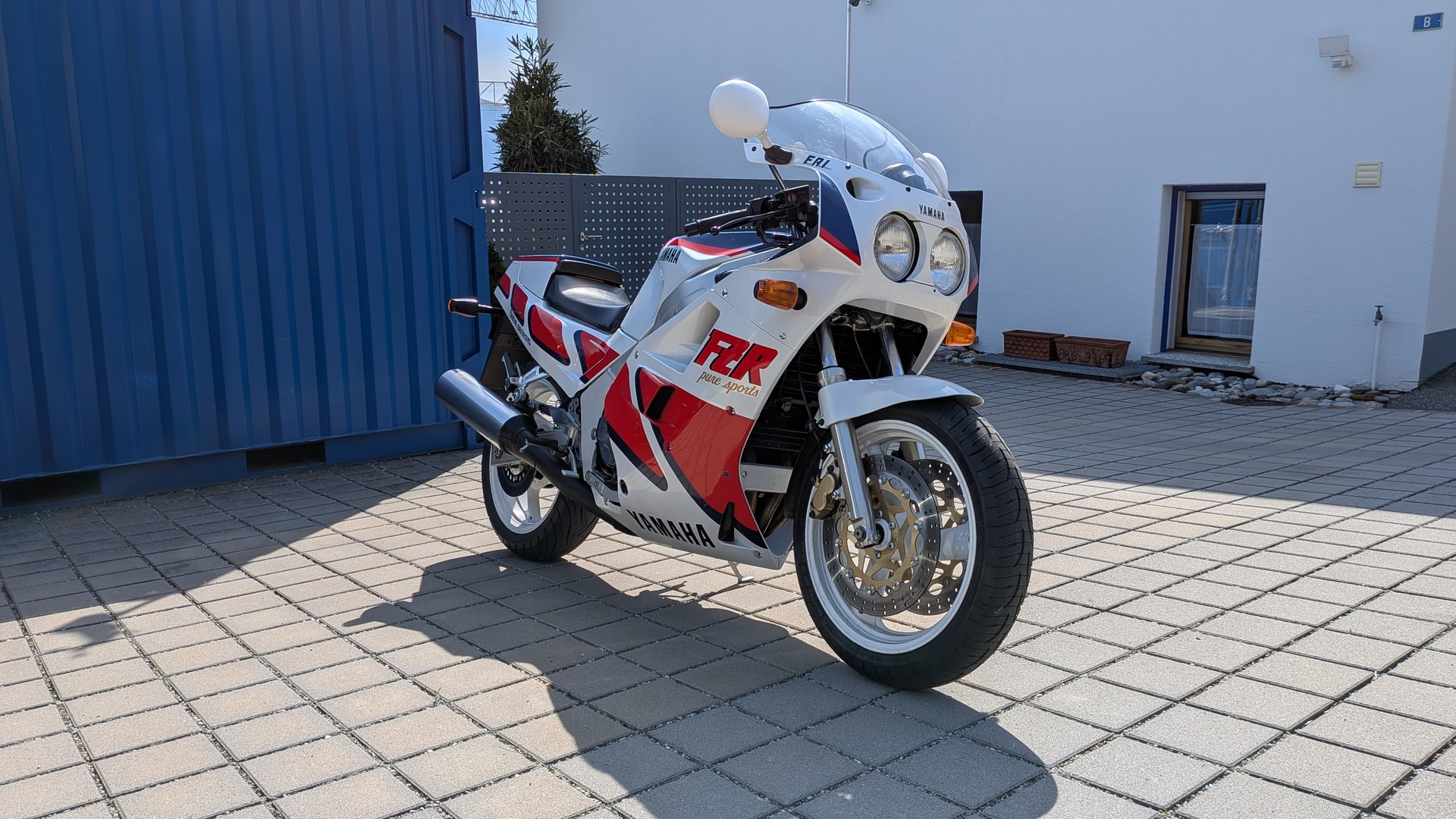 YAMAHA FZR 1000-image-2