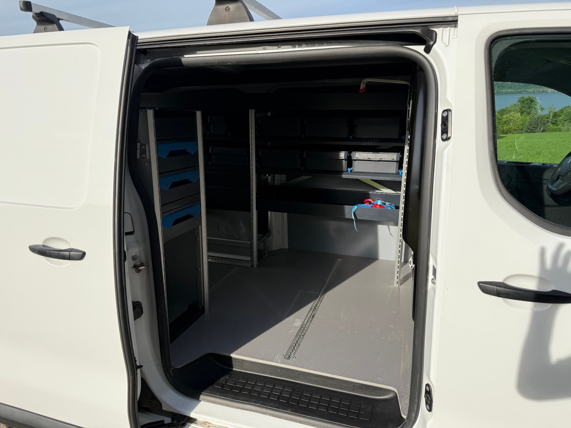 PEUGEOT Expert 1.5 BlueHDi 120 S&S Standard-image-17