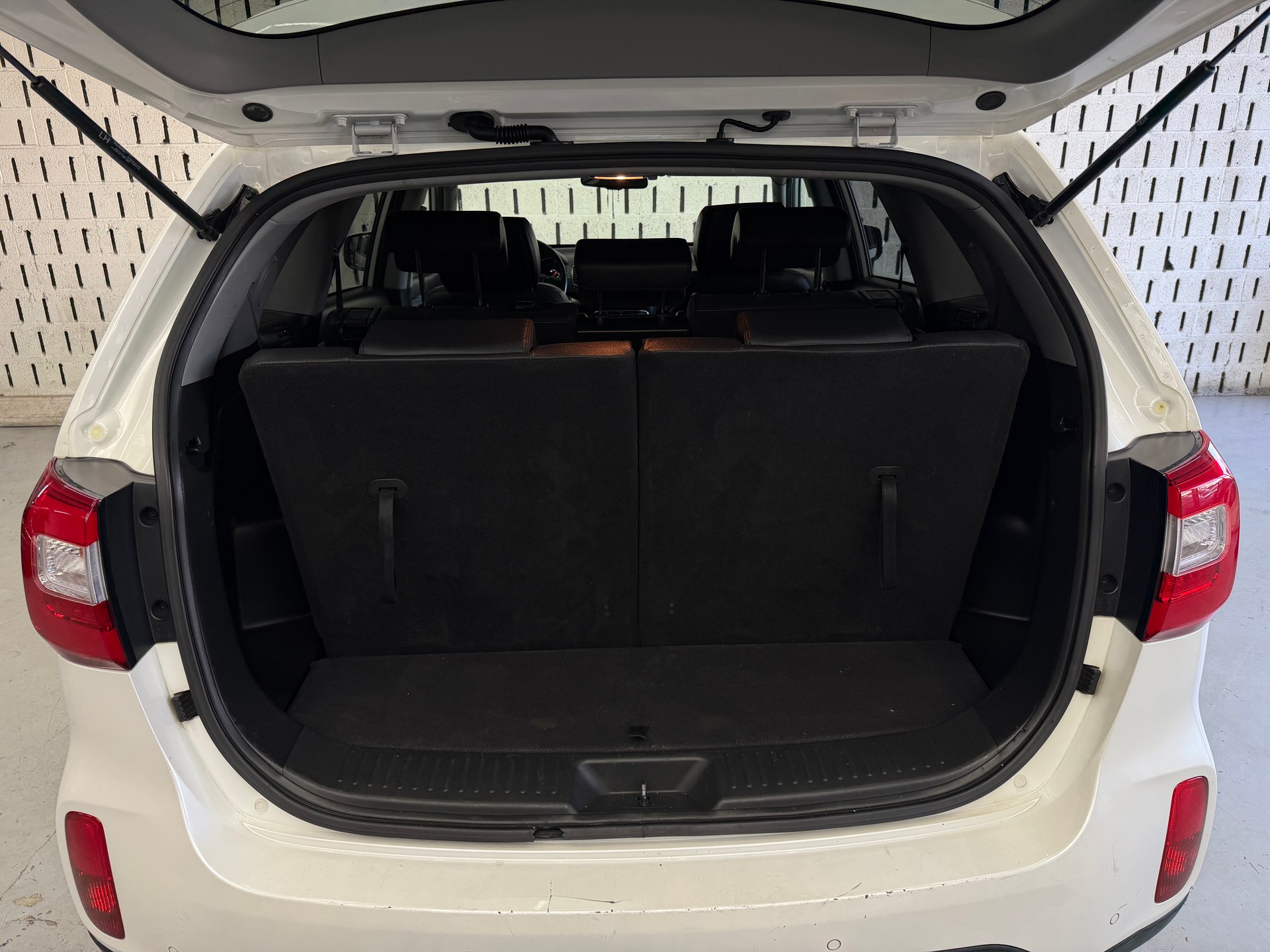 KIA Sorento 2.2 CRDI Style Automatic-image-13