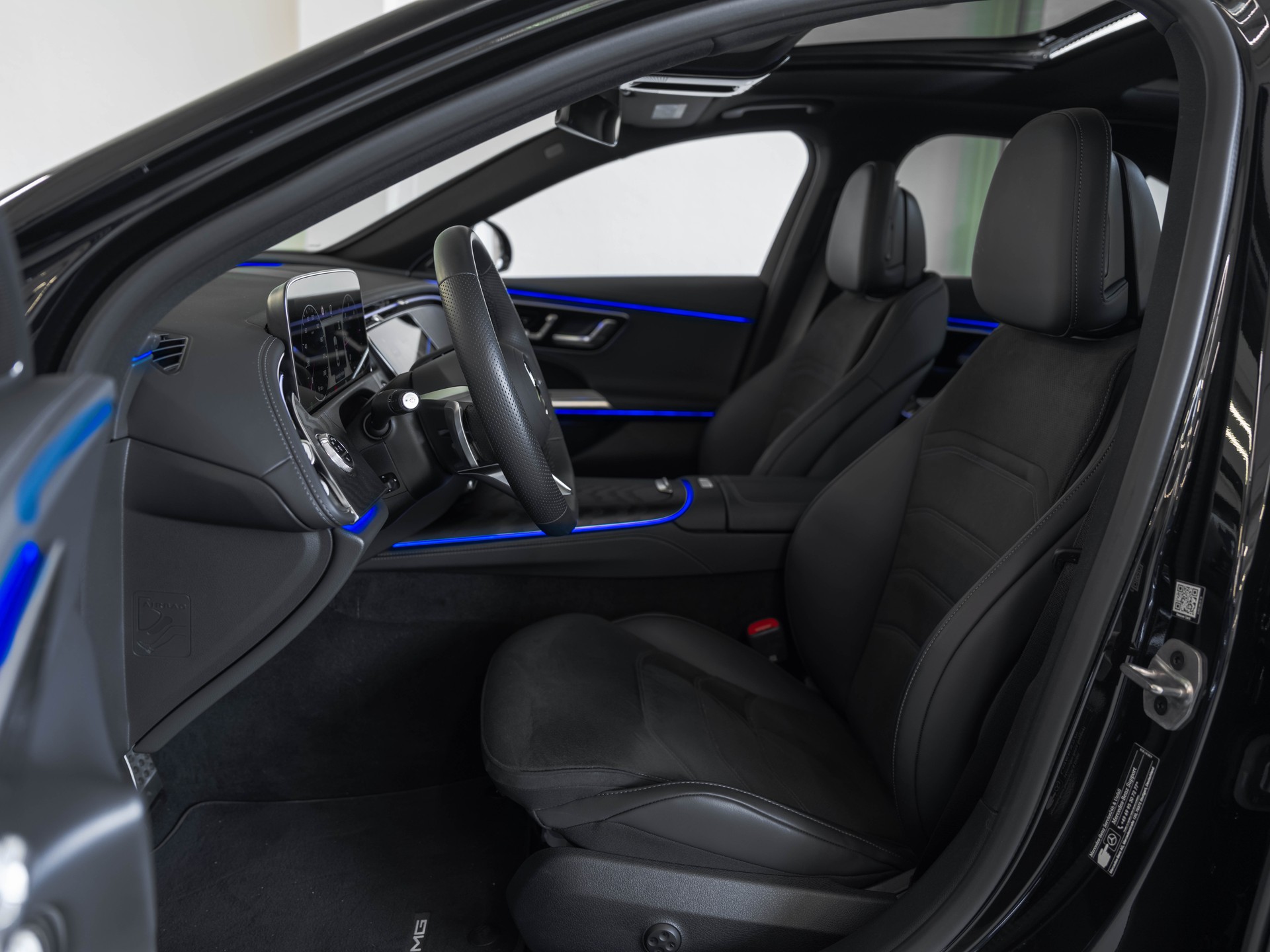 MERCEDES-BENZ E 220 d 4Matic 9G-Tronic-image-11