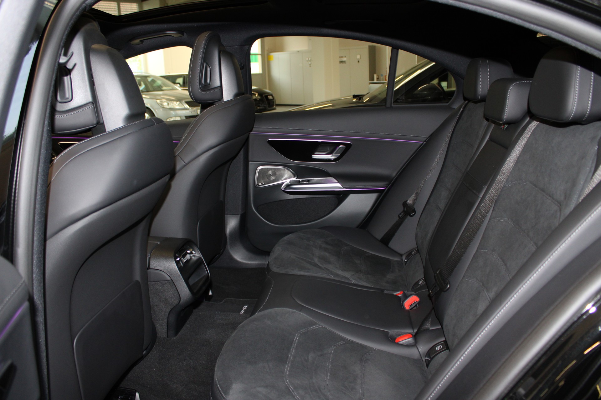 MERCEDES-BENZ E 220 d 4Matic 9G-Tronic-image-19