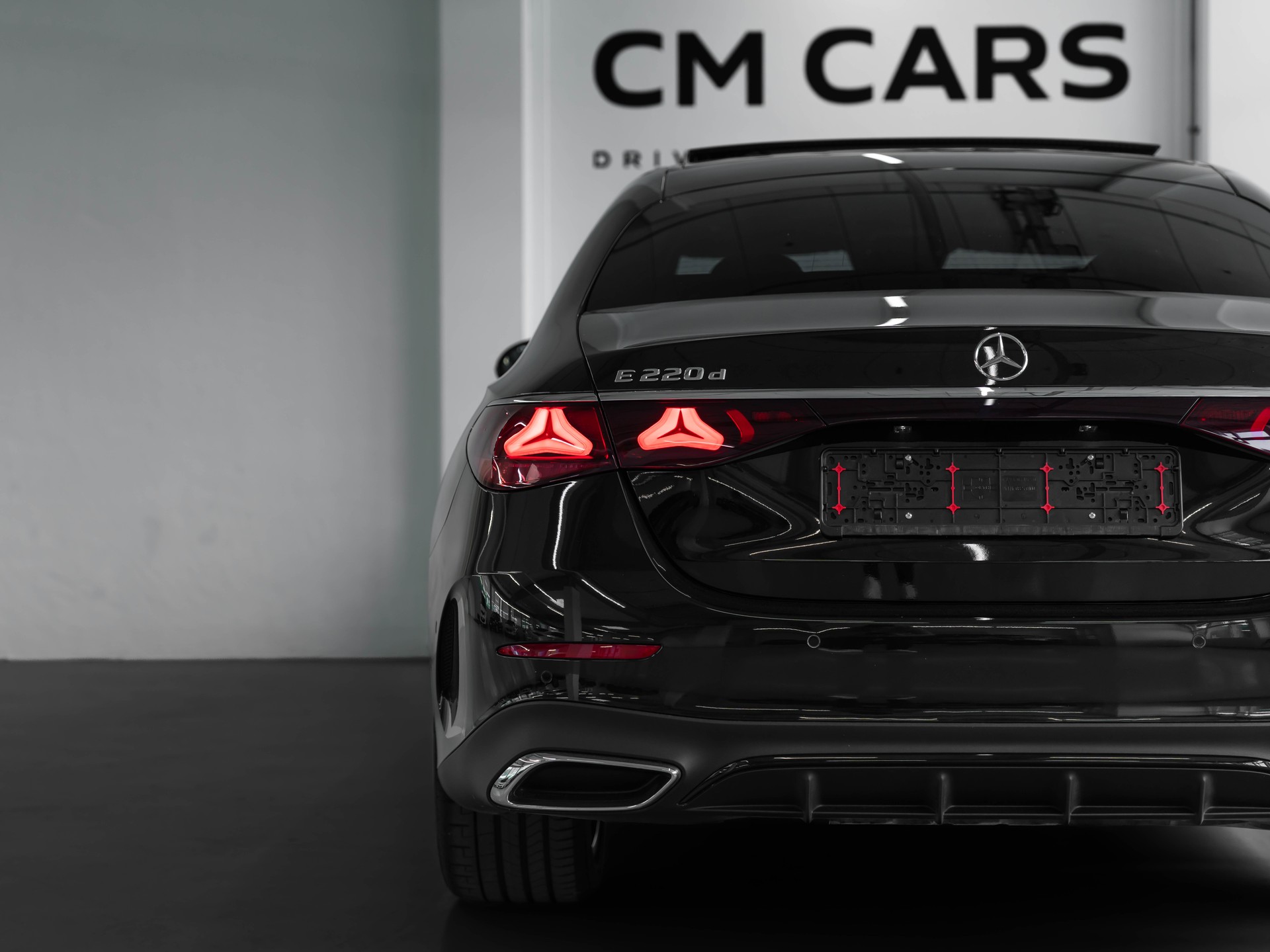 MERCEDES-BENZ E 220 d 4Matic 9G-Tronic-image-6