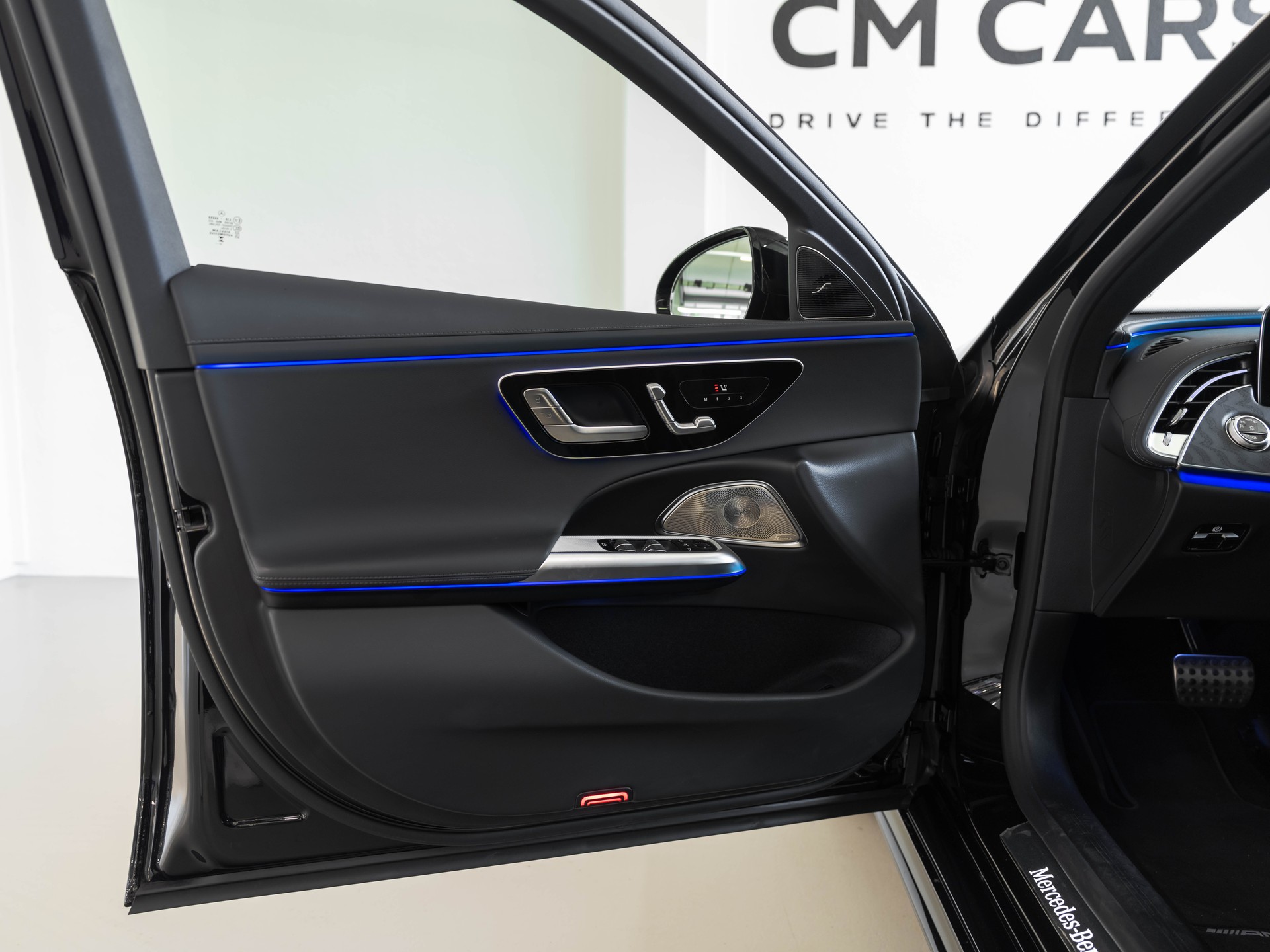 MERCEDES-BENZ E 220 d 4Matic 9G-Tronic-image-27