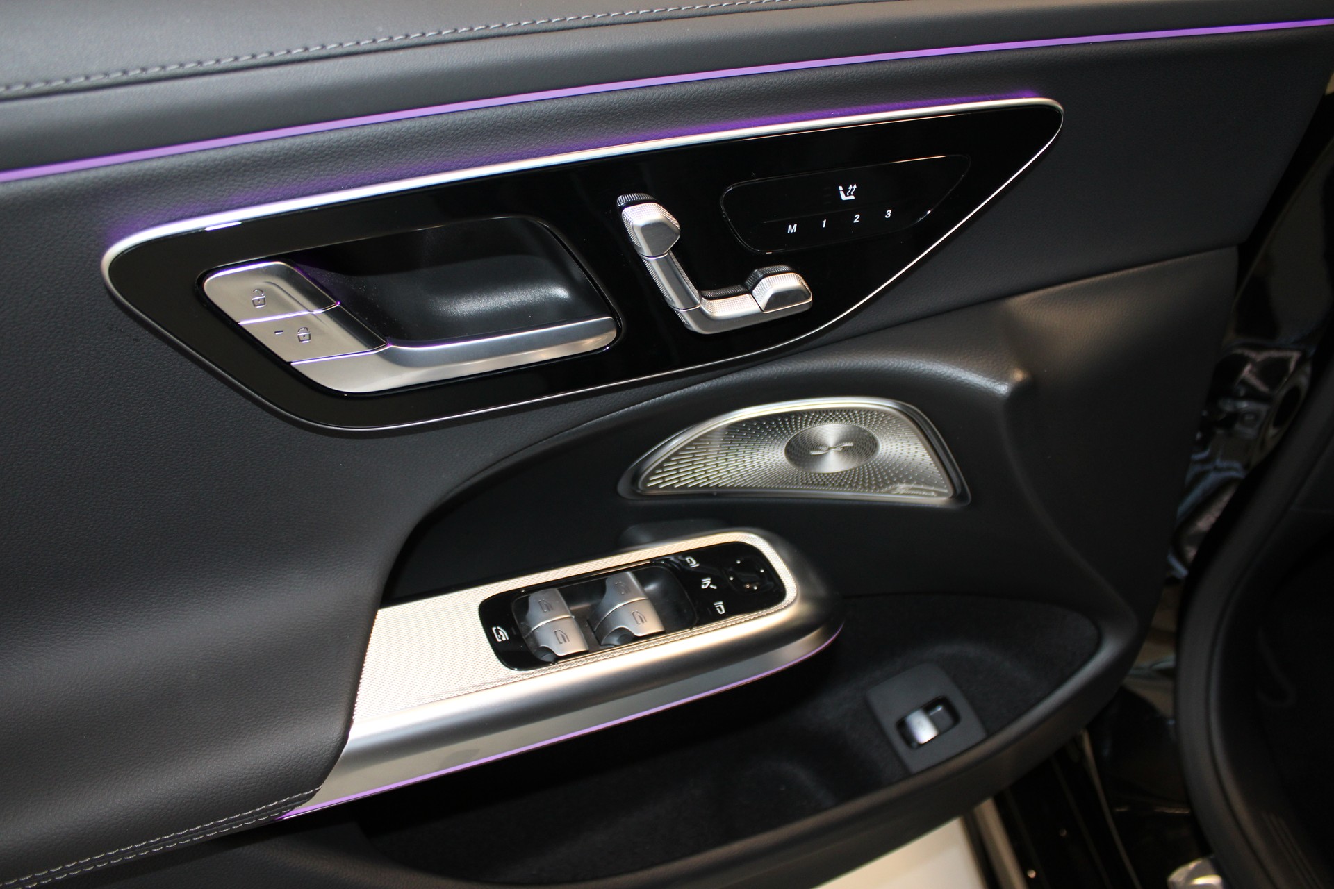 MERCEDES-BENZ E 220 d 4Matic 9G-Tronic-image-12