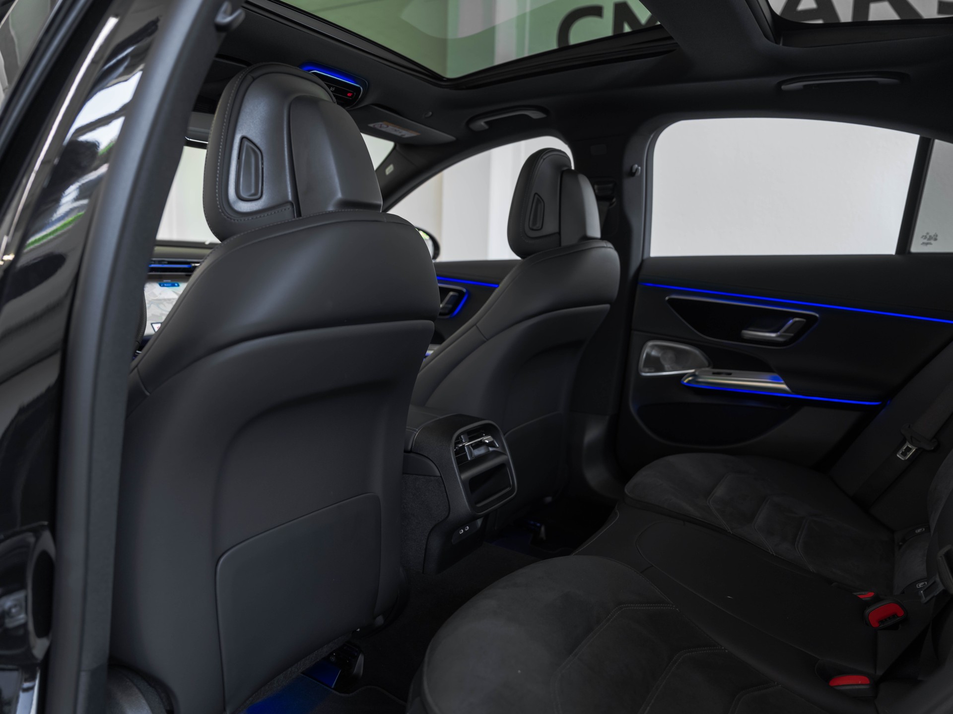 MERCEDES-BENZ E 220 d 4Matic 9G-Tronic-image-14