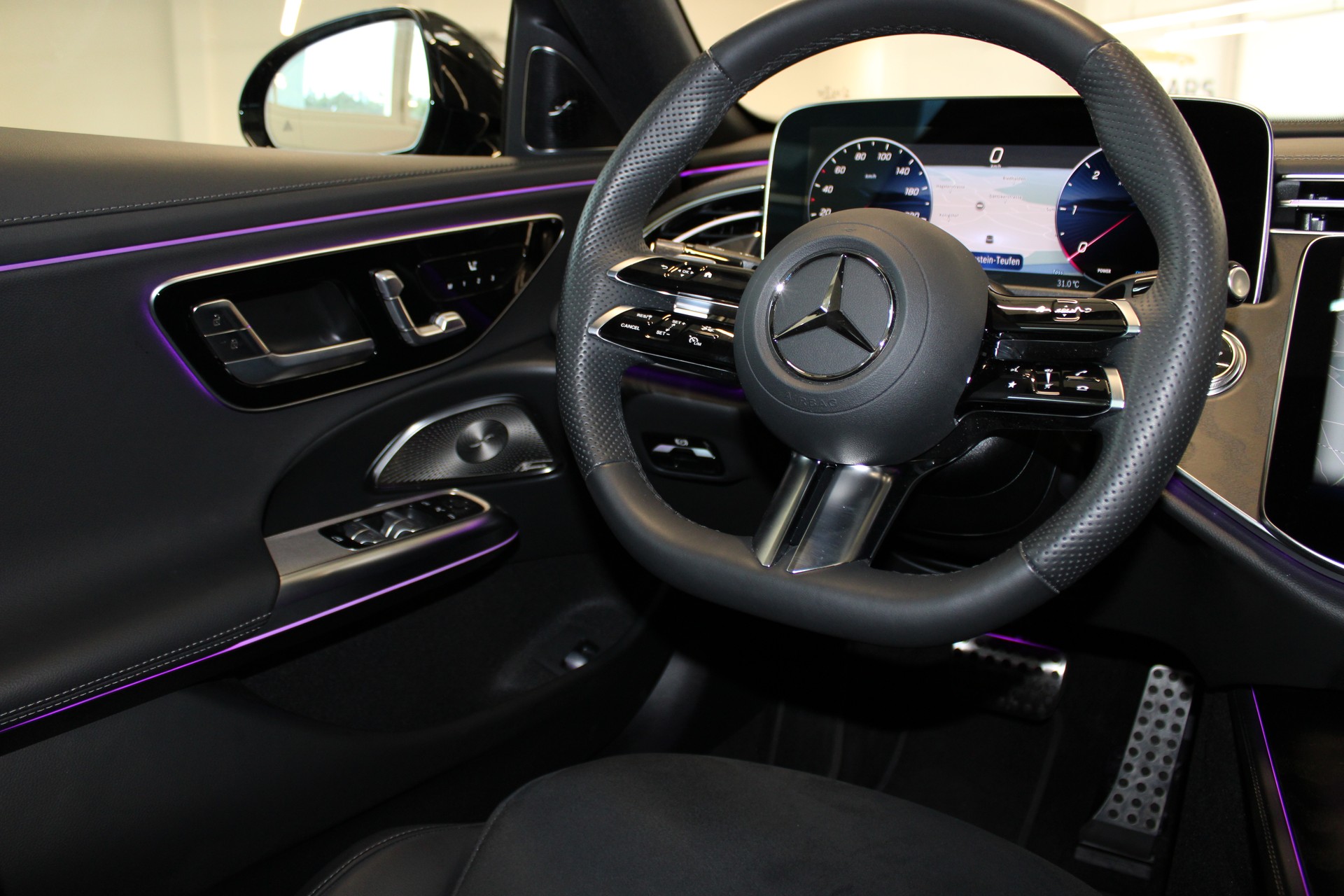 MERCEDES-BENZ E 220 d 4Matic 9G-Tronic-image-15
