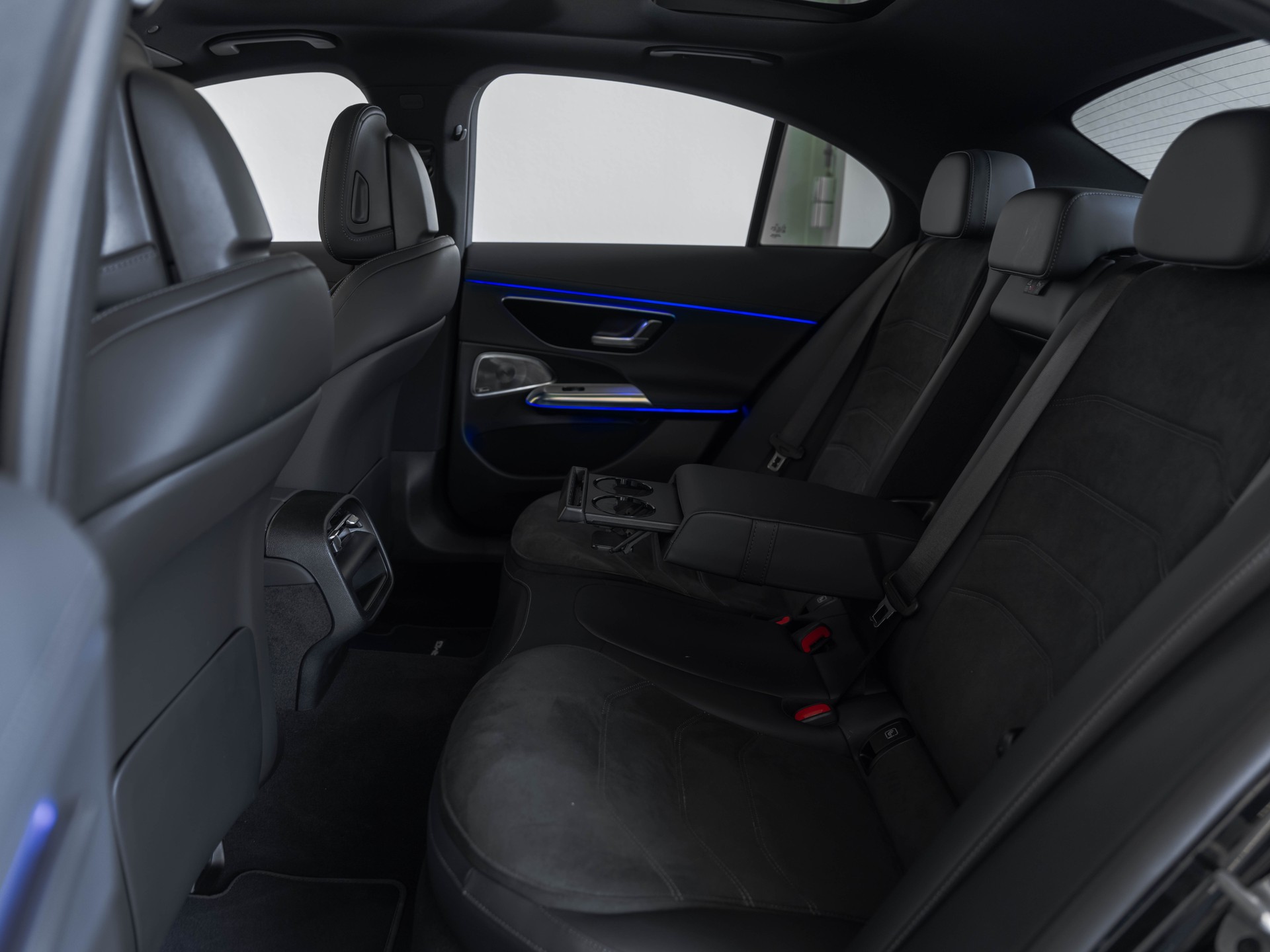 MERCEDES-BENZ E 220 d 4Matic 9G-Tronic-image-15