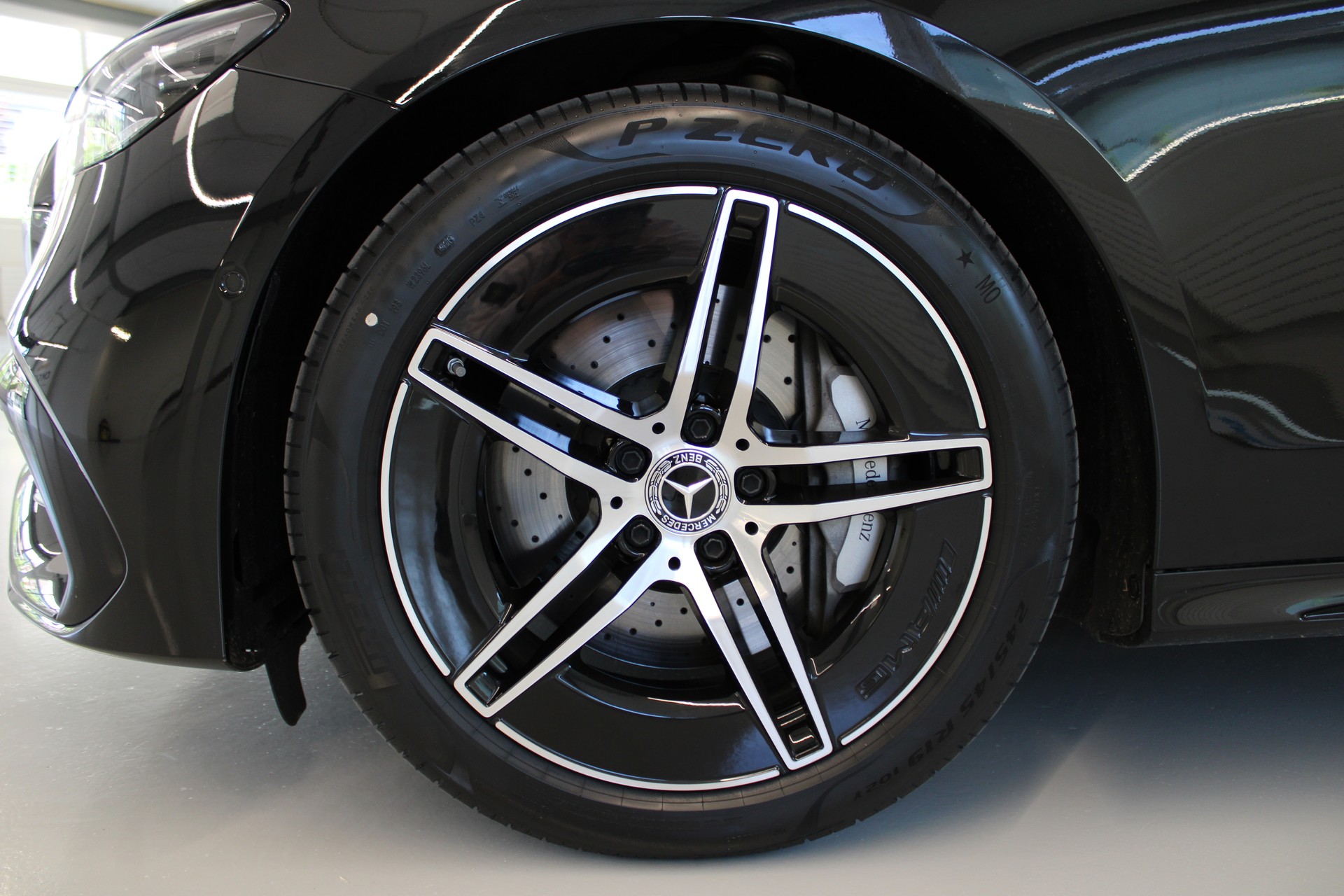 MERCEDES-BENZ E 220 d 4Matic 9G-Tronic-image-27