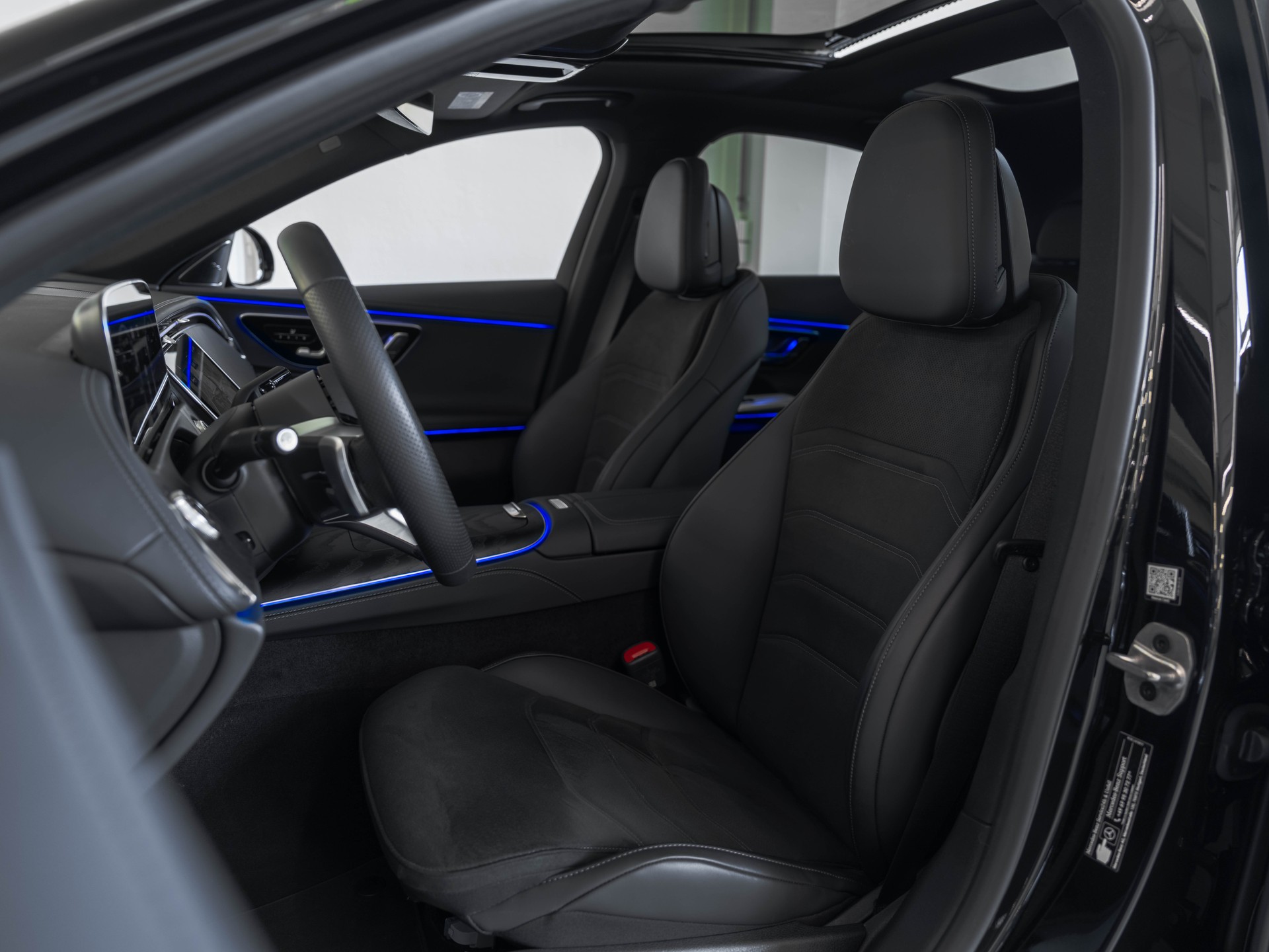MERCEDES-BENZ E 220 d 4Matic 9G-Tronic-image-12