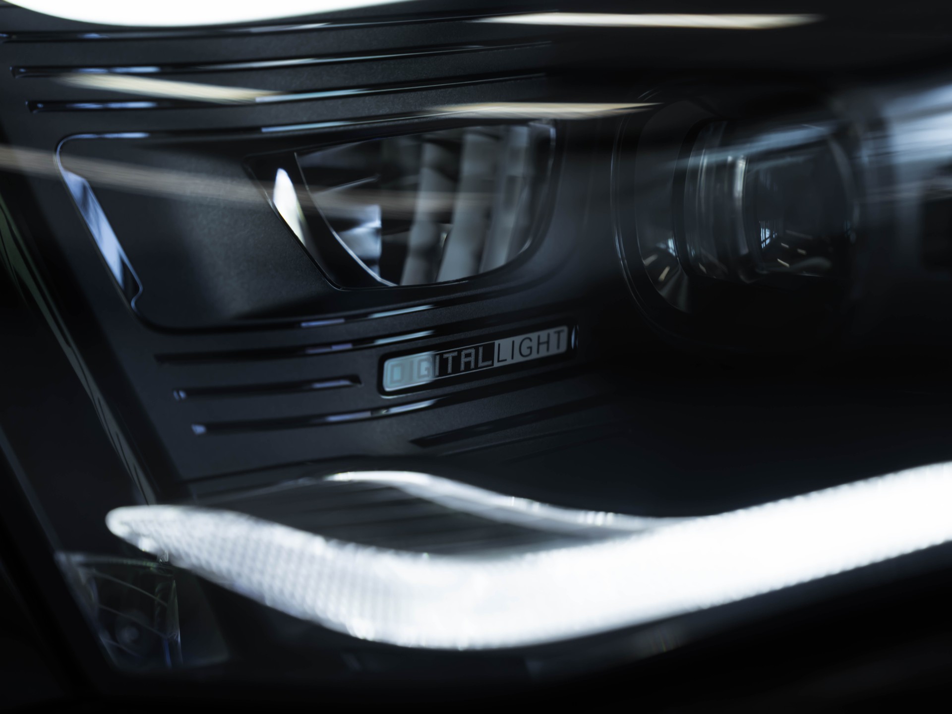 MERCEDES-BENZ E 220 d 4Matic 9G-Tronic-image-9