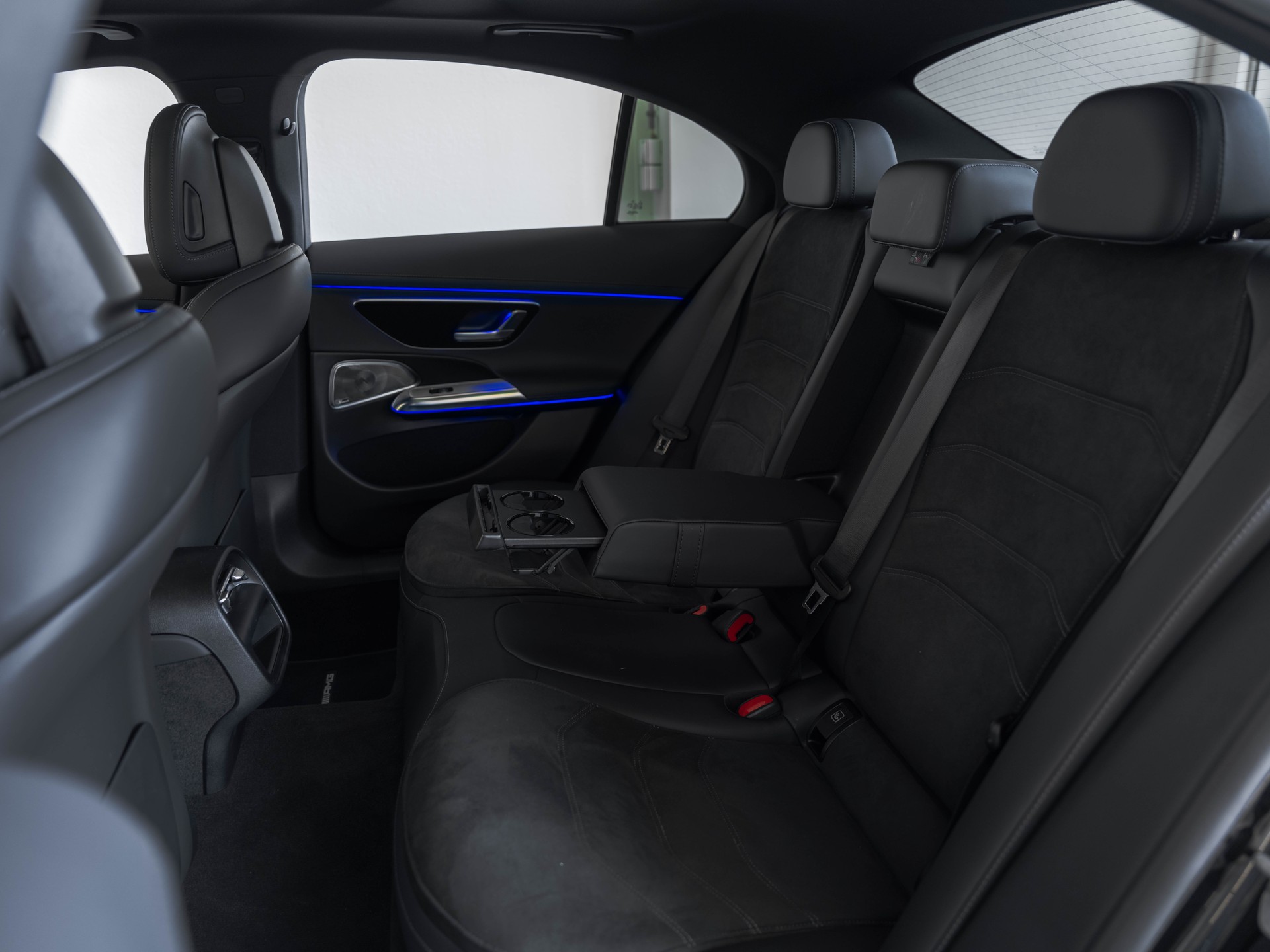 MERCEDES-BENZ E 220 d 4Matic 9G-Tronic-image-16