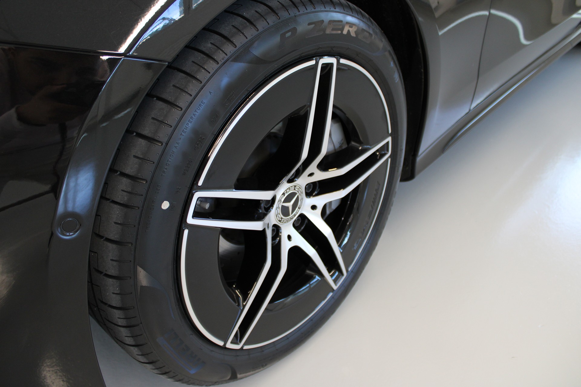 MERCEDES-BENZ E 220 d 4Matic 9G-Tronic-image-26