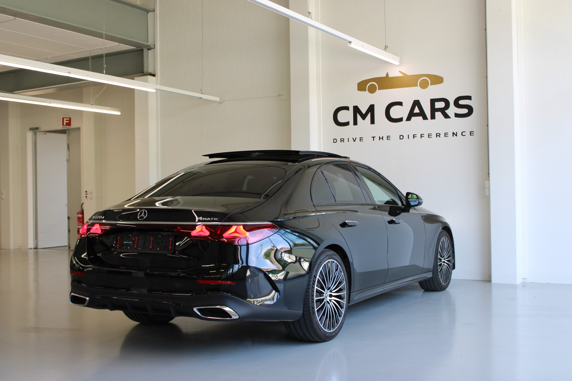 MERCEDES-BENZ E 220 d 4Matic 9G-Tronic-showroom-element-3