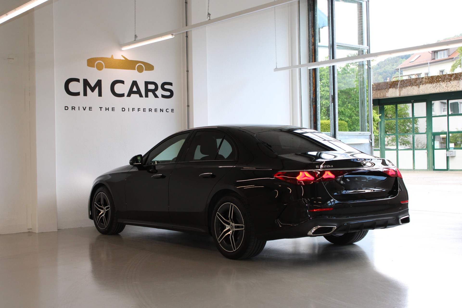 MERCEDES-BENZ E 220 d 4Matic 9G-Tronic-image-9