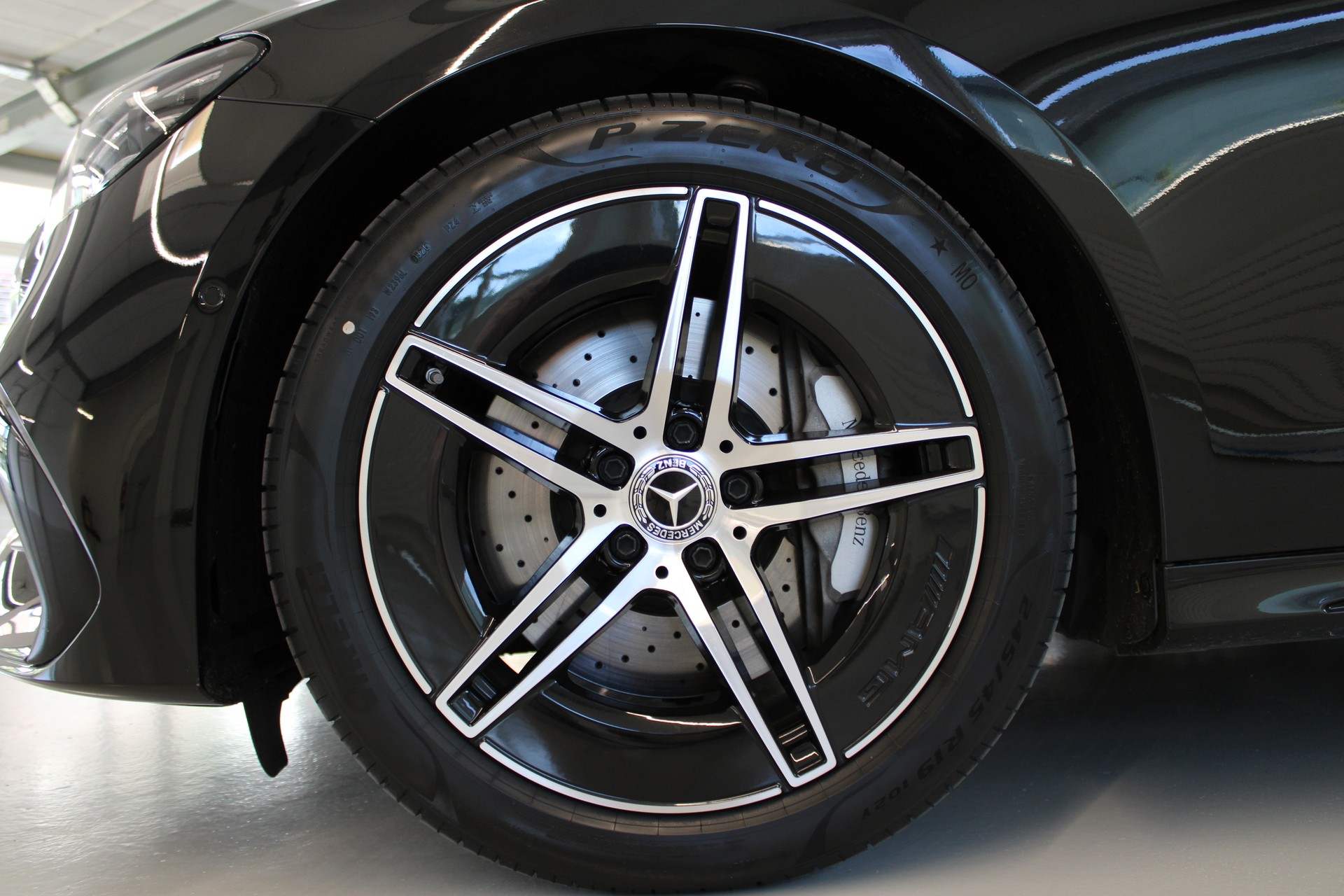 MERCEDES-BENZ E 220 d 4Matic 9G-Tronic-image-25