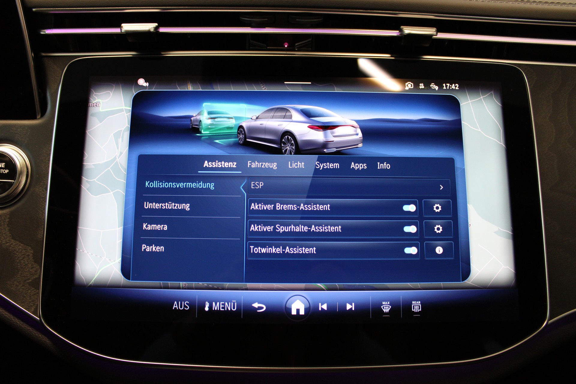 MERCEDES-BENZ E 220 d 4Matic 9G-Tronic-image-17