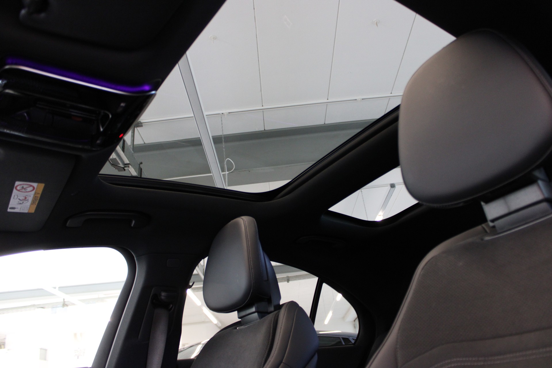 MERCEDES-BENZ E 220 d 4Matic 9G-Tronic-image-23