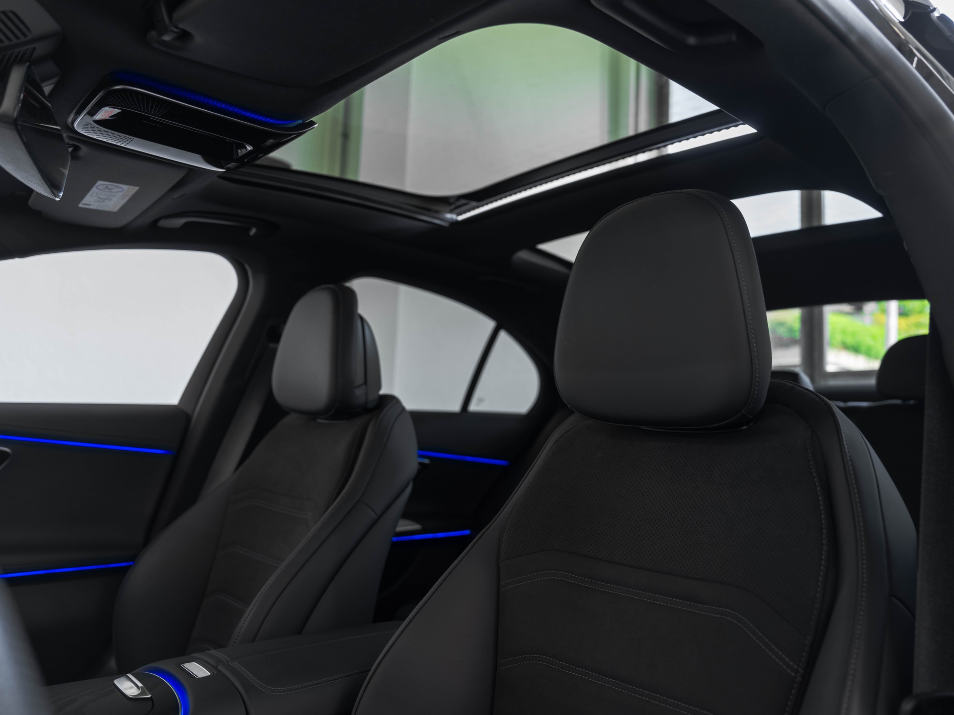 MERCEDES-BENZ E 220 d 4Matic 9G-Tronic-image-13