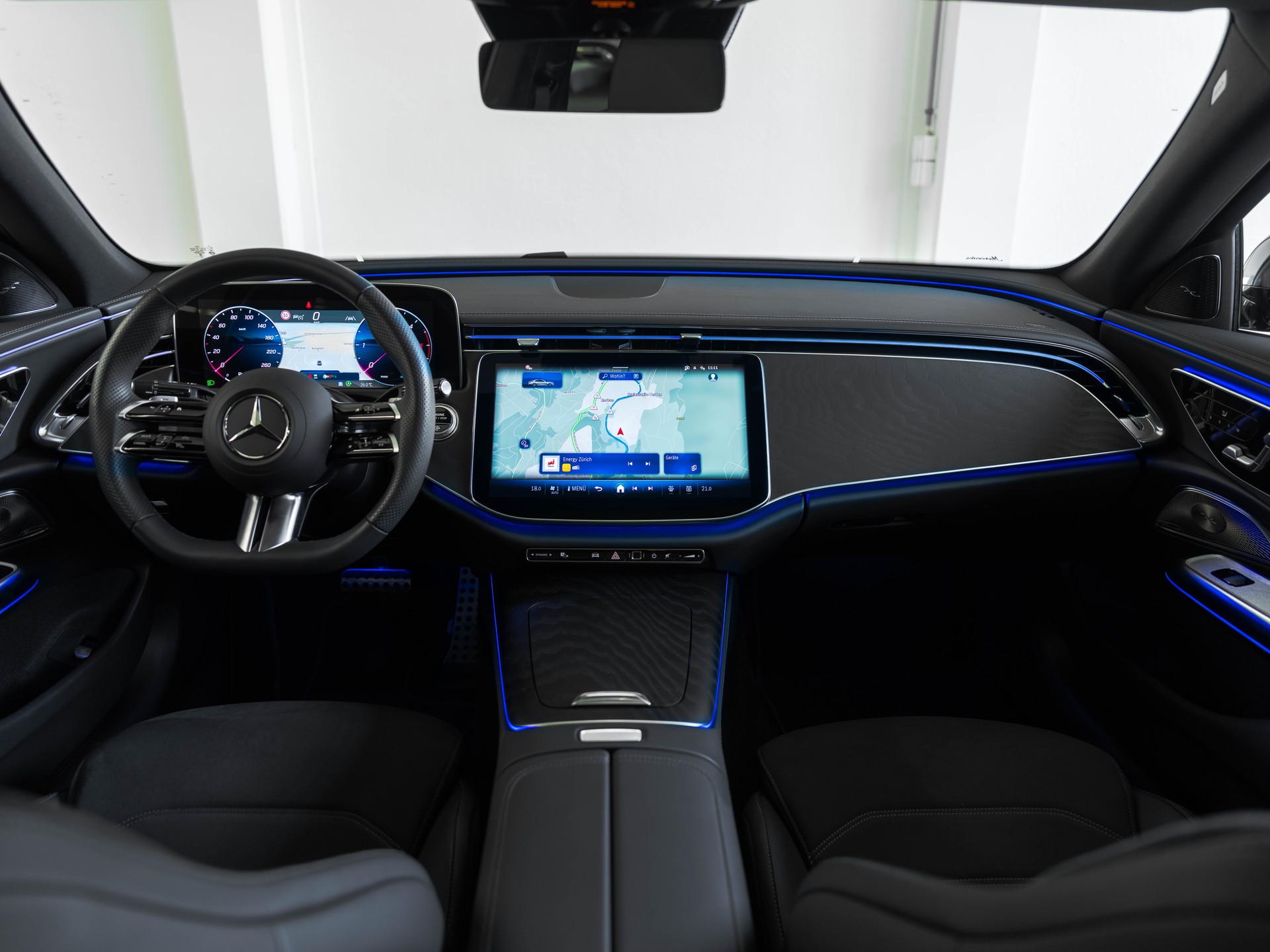 MERCEDES-BENZ E 220 d 4Matic 9G-Tronic-image-17