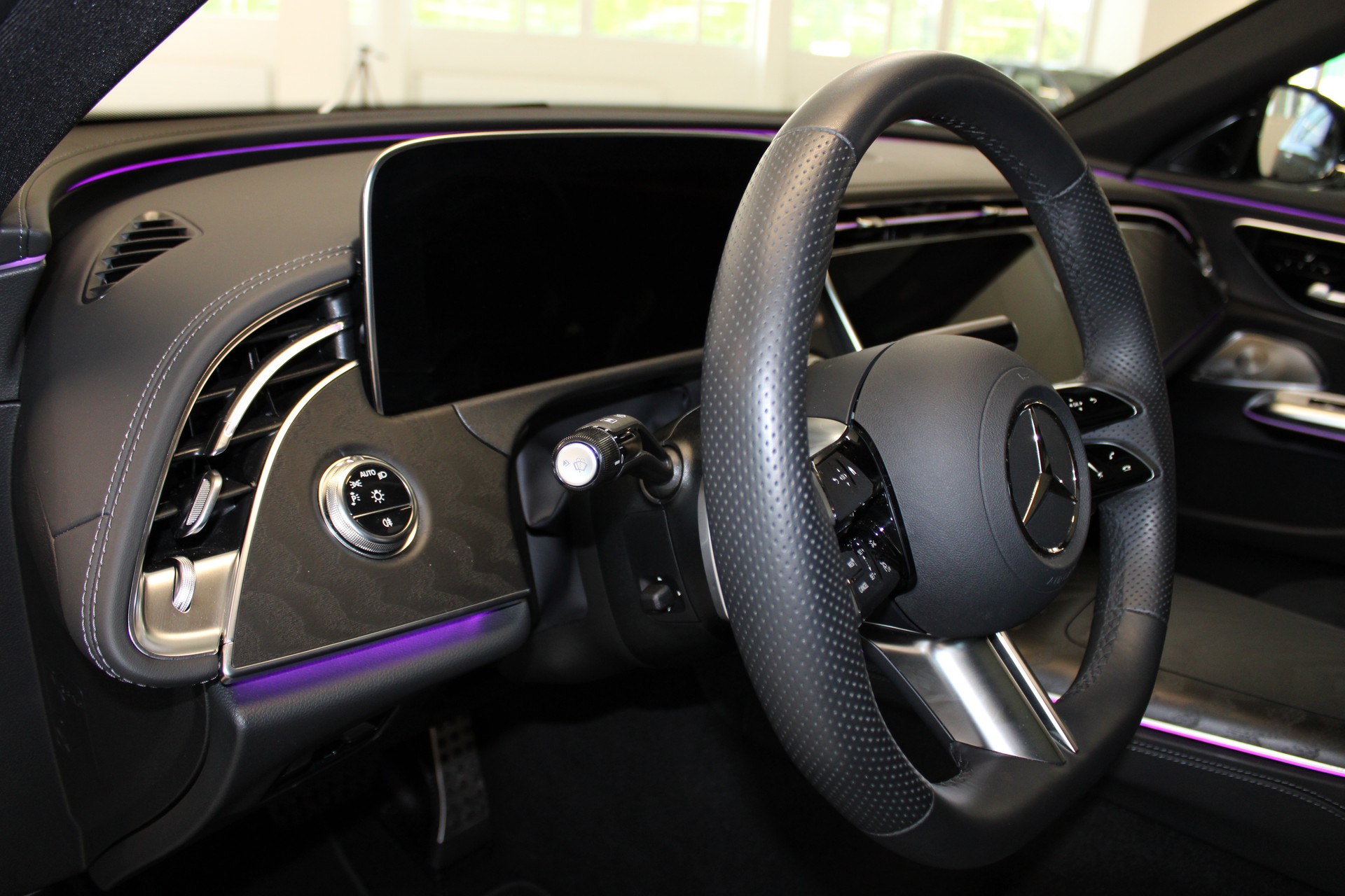 MERCEDES-BENZ E 220 d 4Matic 9G-Tronic-image-22