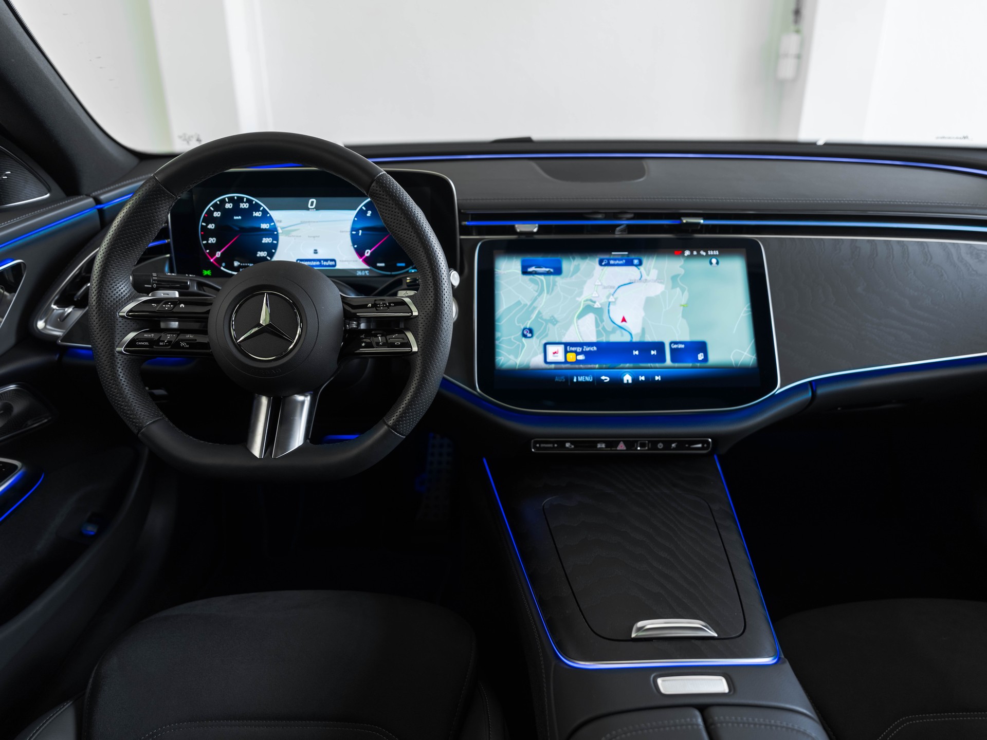 MERCEDES-BENZ E 220 d 4Matic 9G-Tronic-image-18
