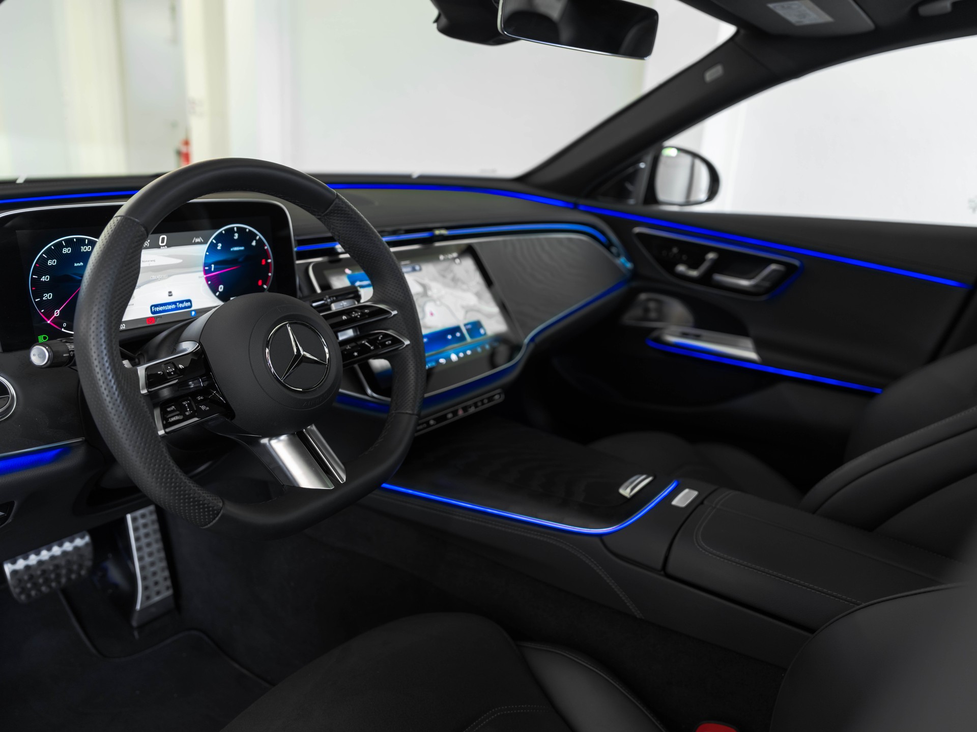 MERCEDES-BENZ E 220 d 4Matic 9G-Tronic-image-10