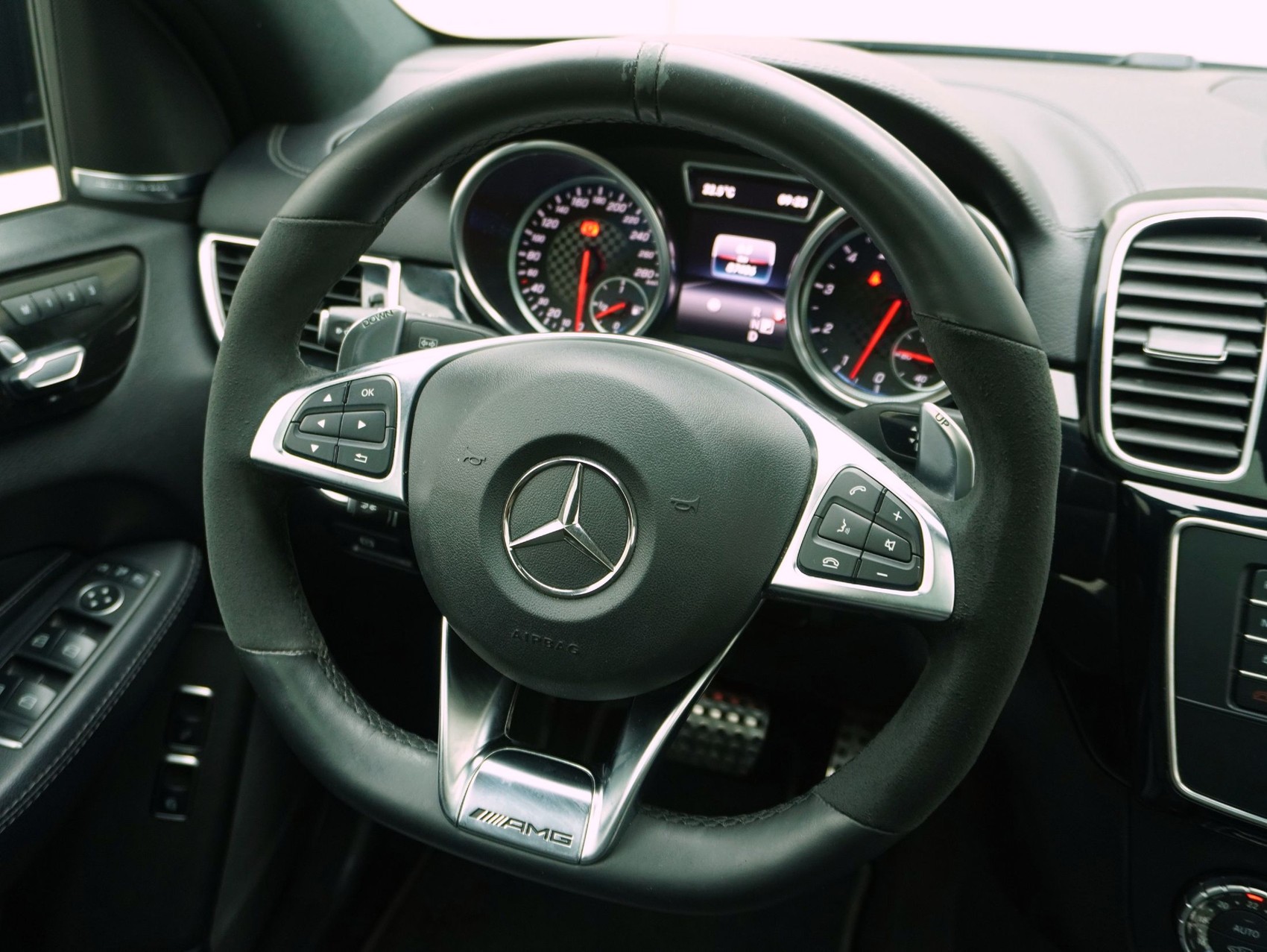 MERCEDES-BENZ GLE-Klasse GLE 43 AMG Coupé-image-11