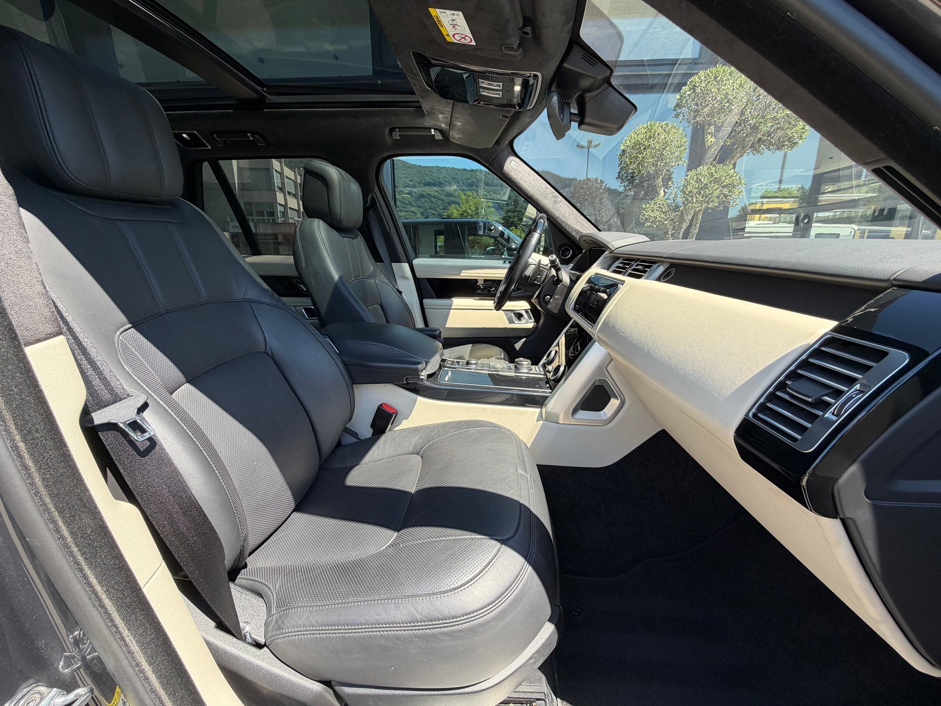 LAND ROVER Range Rover 4.4 SDV8 Autobiography Automatic-image-10