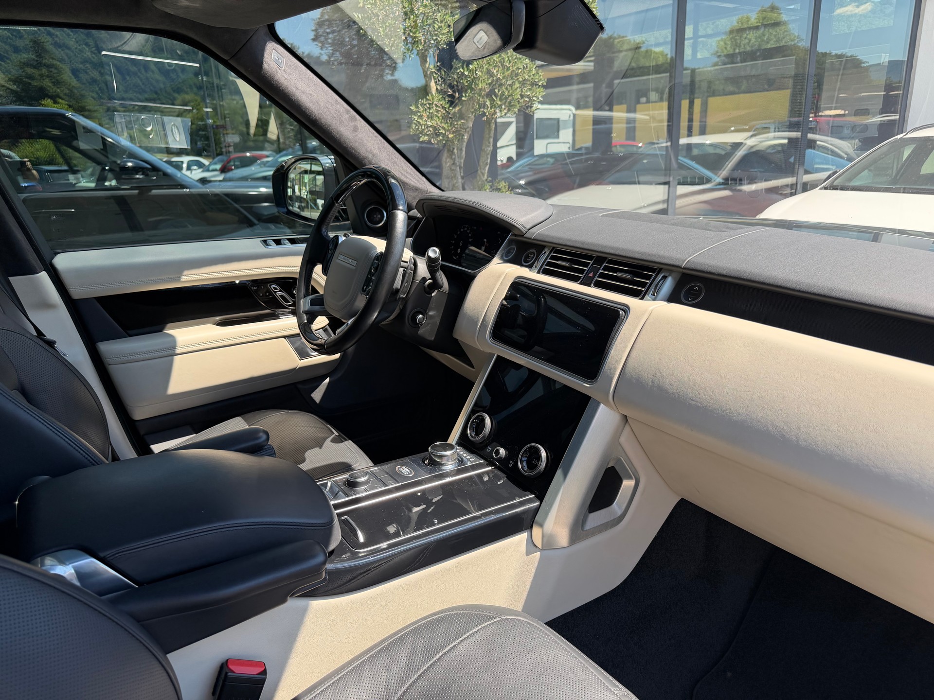 LAND ROVER Range Rover 4.4 SDV8 Autobiography Automatic-image-12