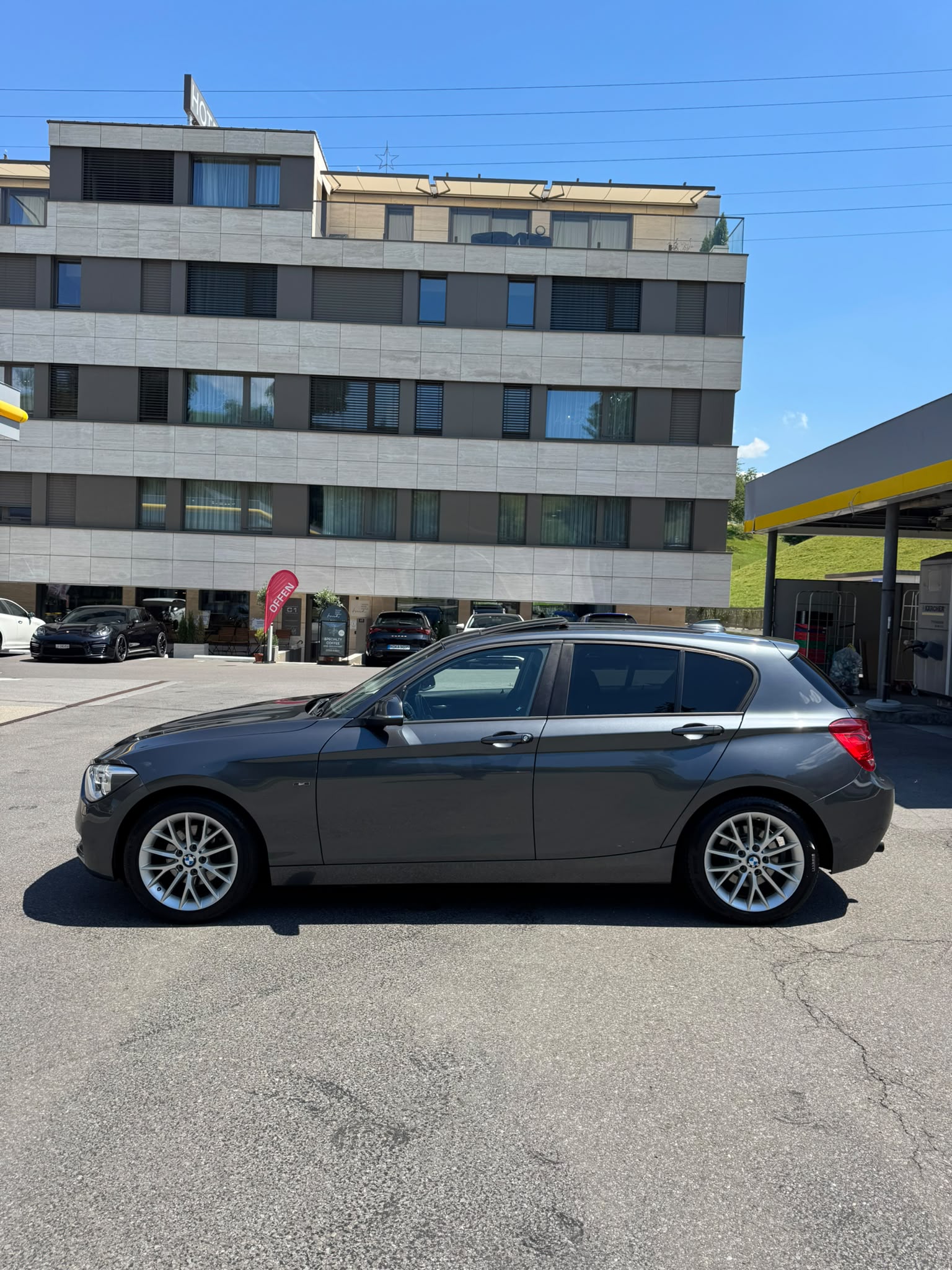 BMW 120d Sport Line Steptronic-showroom-element-3