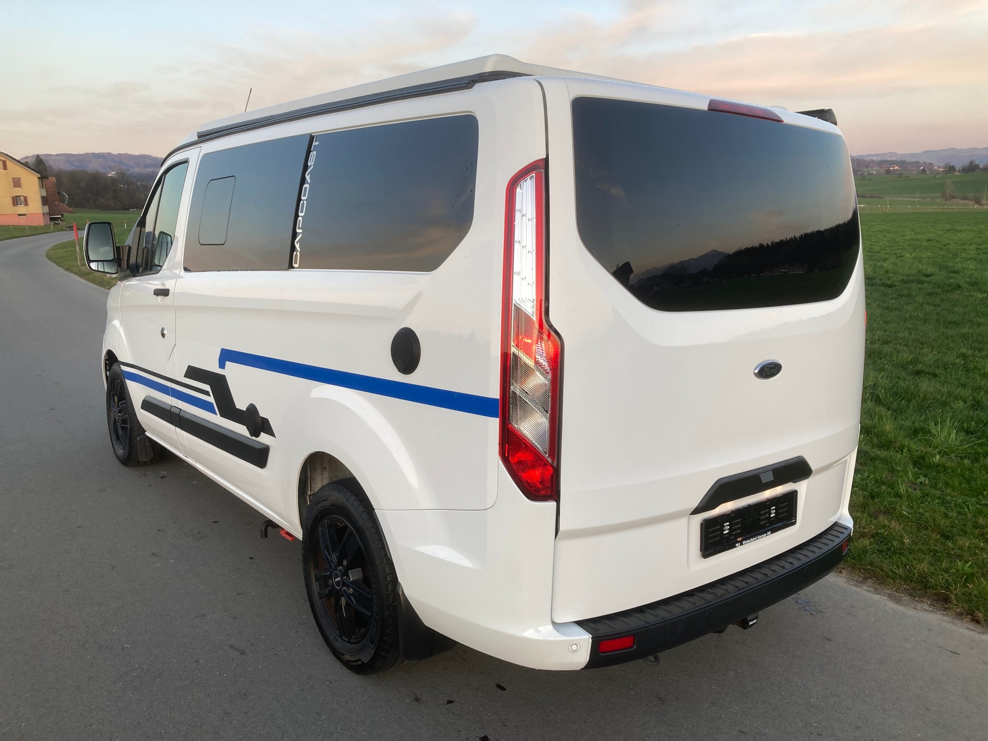 FORD Transit Custom 320 L1H1 Camper A Dreamer Cap Nugget-image-3