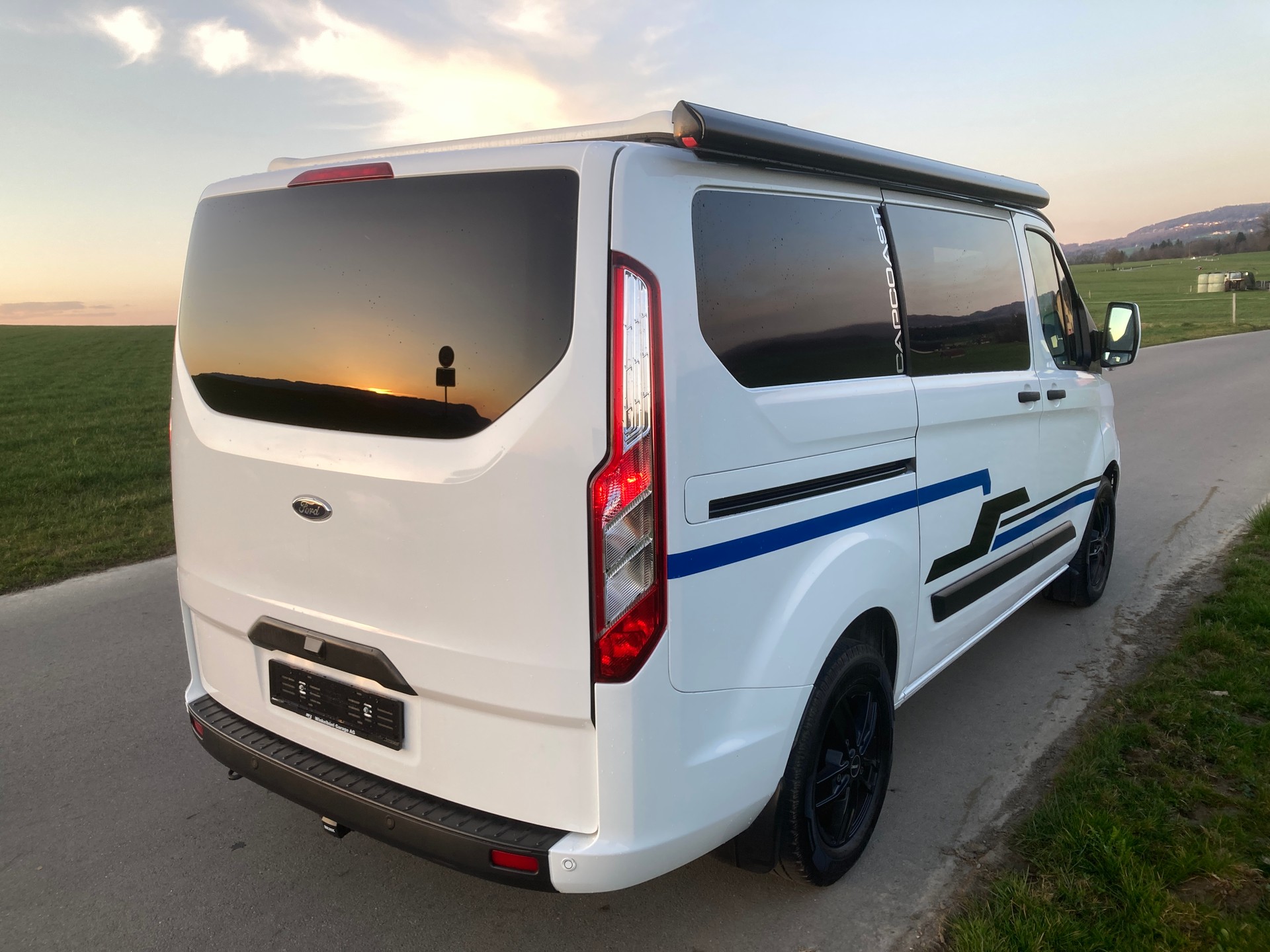 FORD Transit Custom 320 L1H1 Camper A Dreamer Cap Nugget-image-2