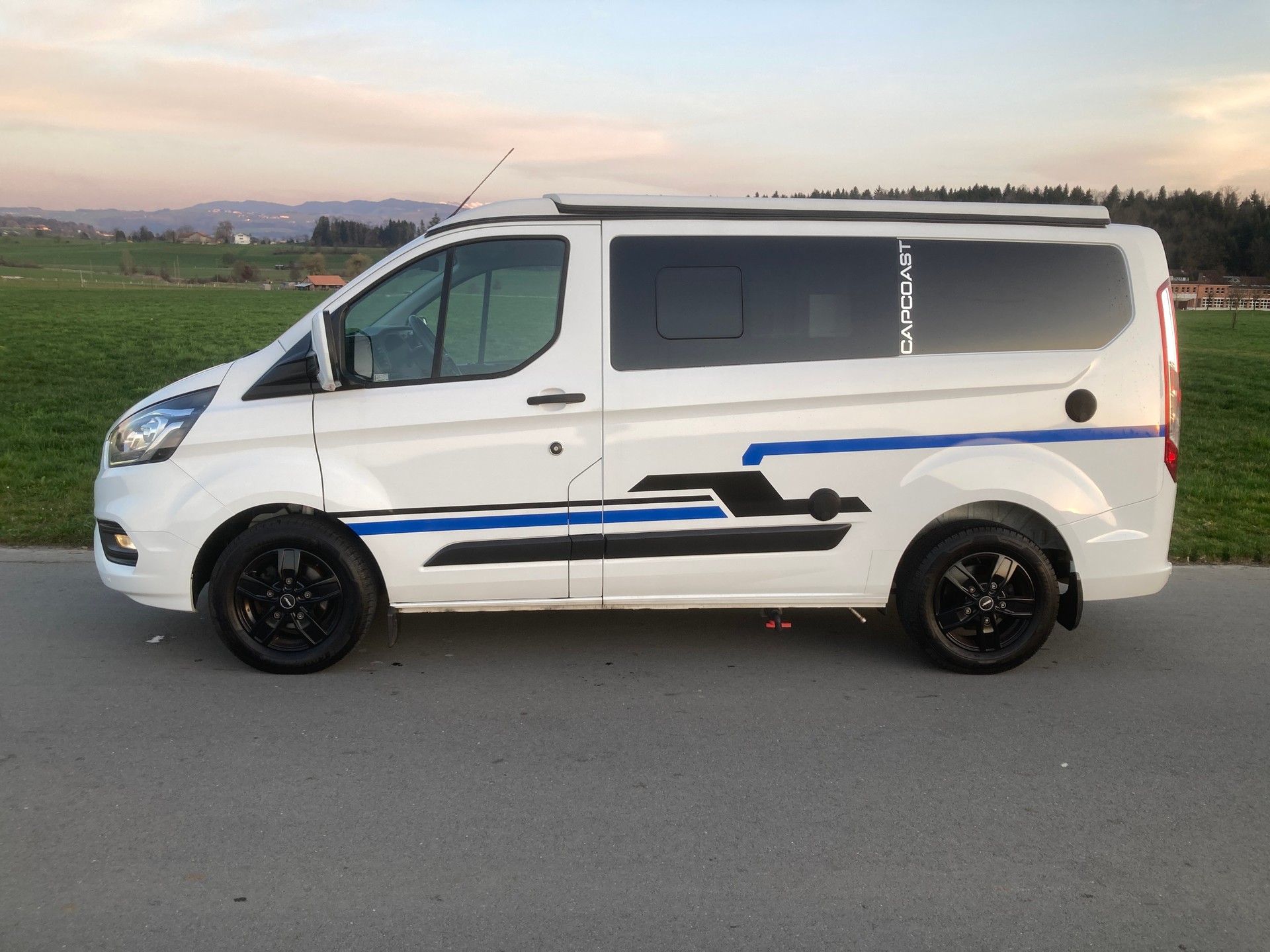 FORD Transit Custom 320 L1H1 Camper A Dreamer Cap Nugget-image-4