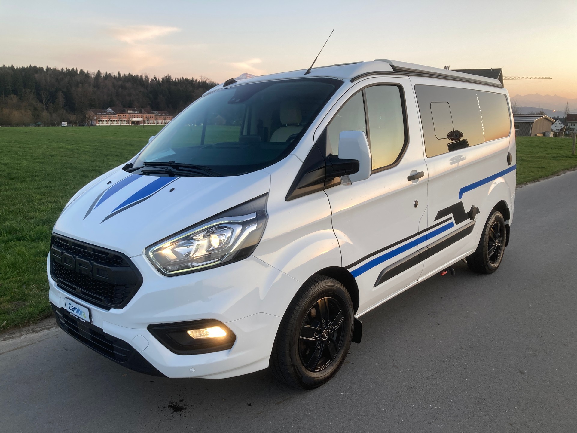 FORD Transit Custom 320 L1H1 Camper A Dreamer Cap Nugget