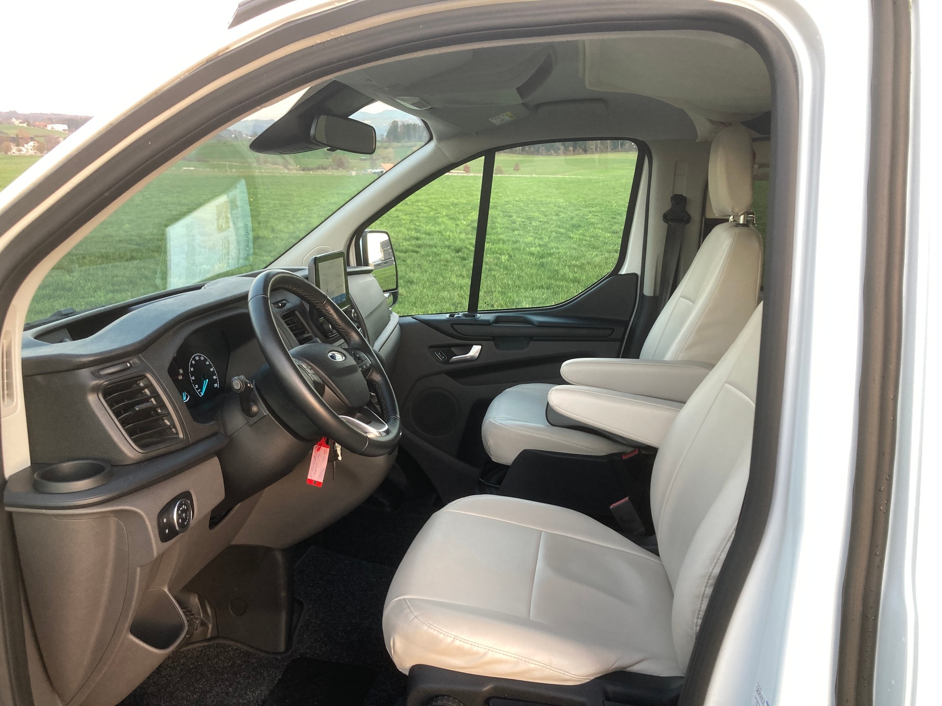 FORD Transit Custom 320 L1H1 Camper A Dreamer Cap Nugget-image-9