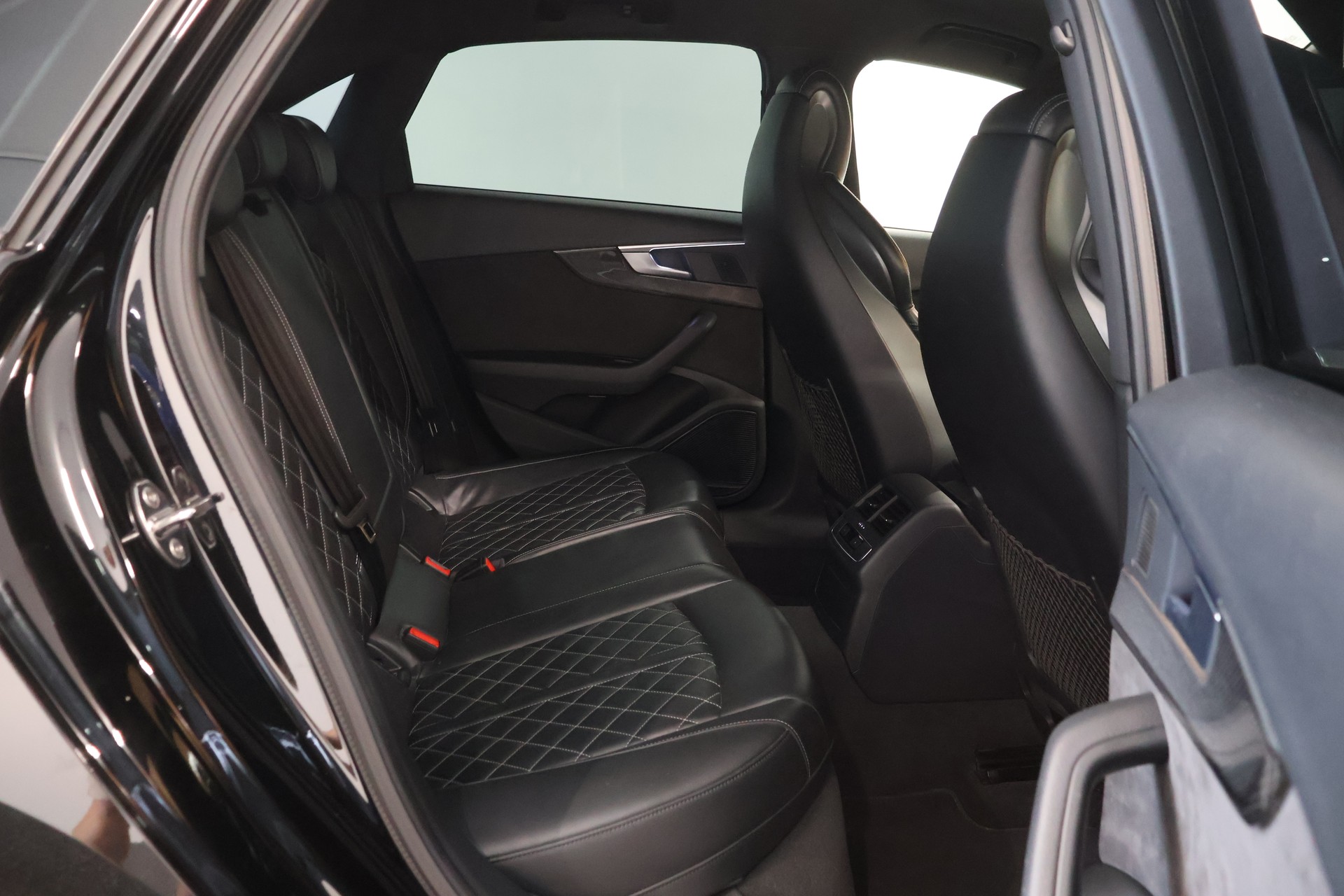 AUDI S4 Limousine 3.0 TFSI quattro tiptronic-image-12