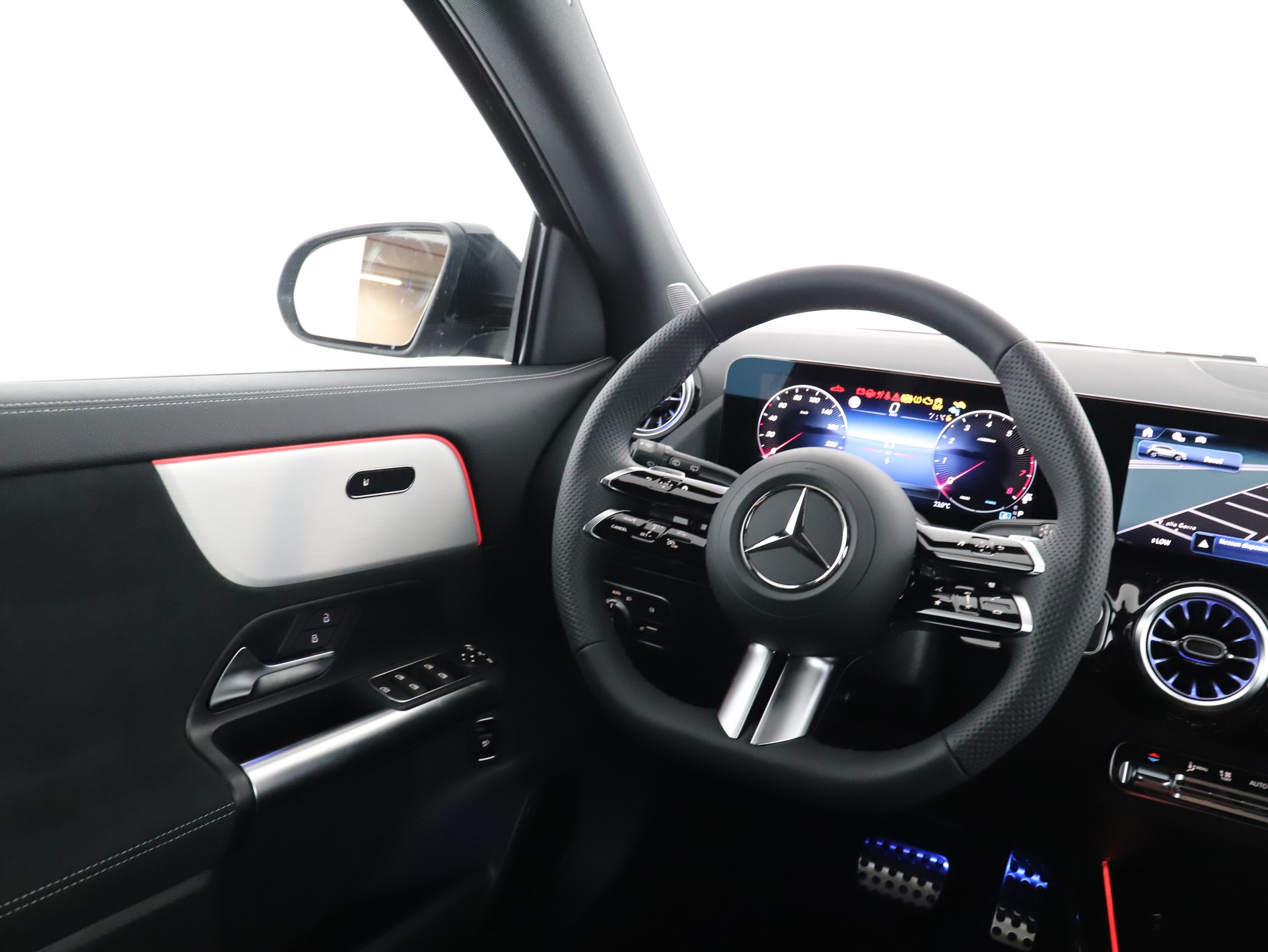 MERCEDES-BENZ GLA 200 Night Star 7G-D-image-13