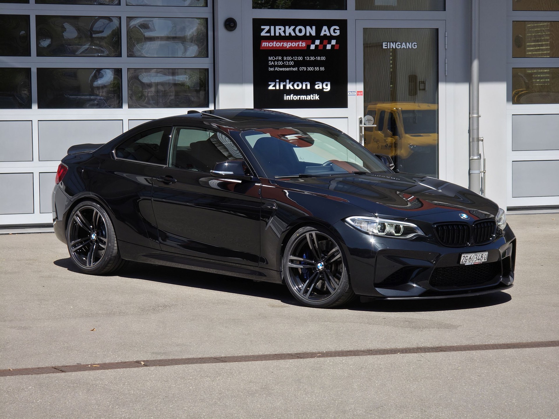 BMW M2 Drivelogic-showroom-element-3
