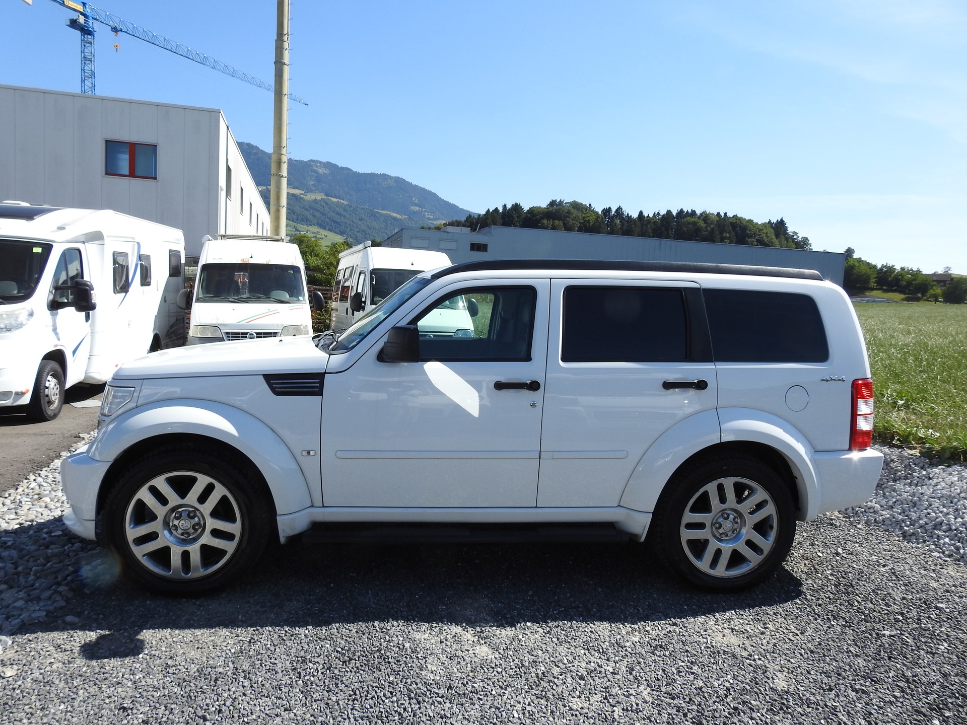 DODGE NITRO SXT 4.0-showroom-element-2