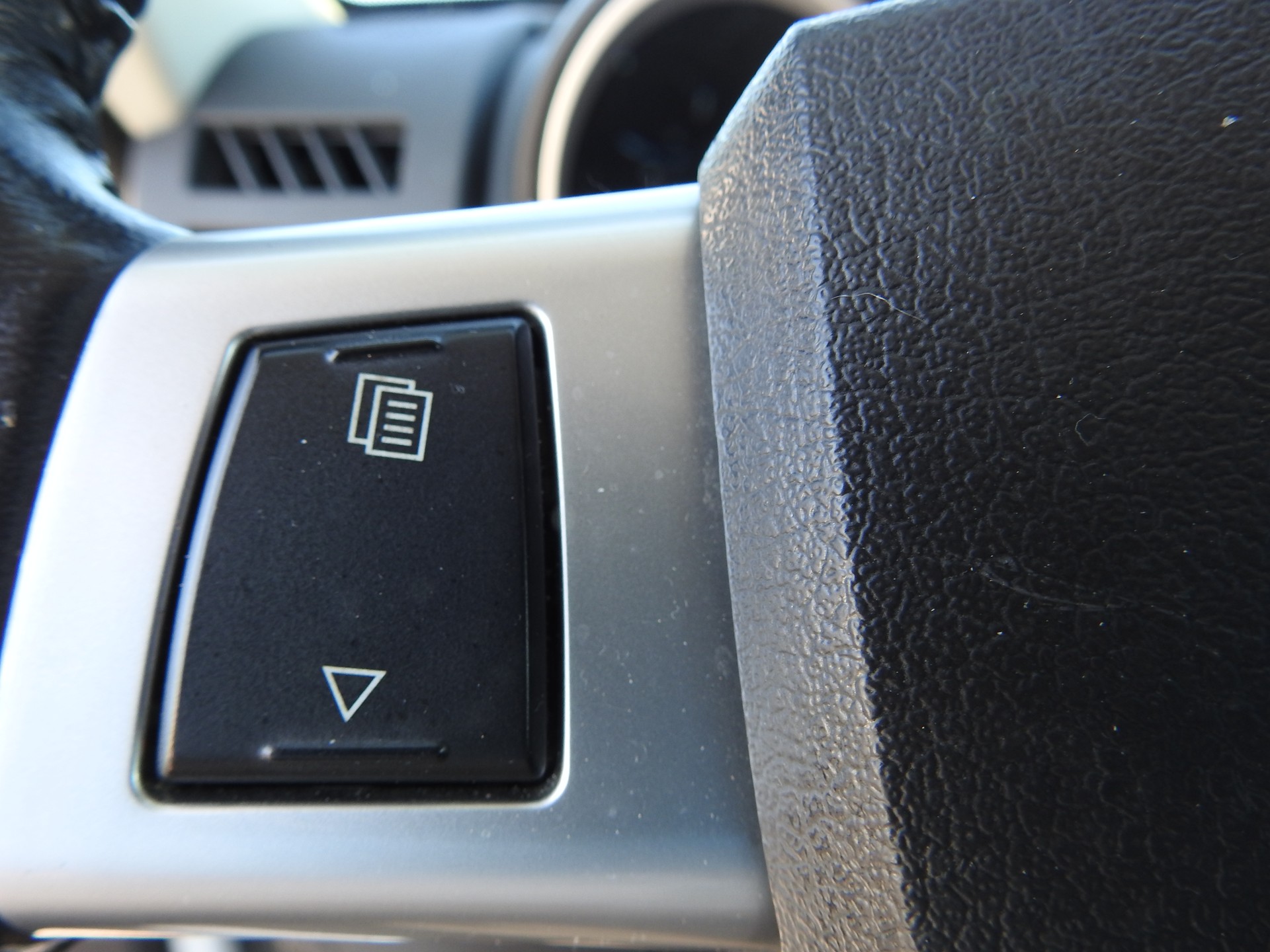 DODGE NITRO SXT 4.0-image-24