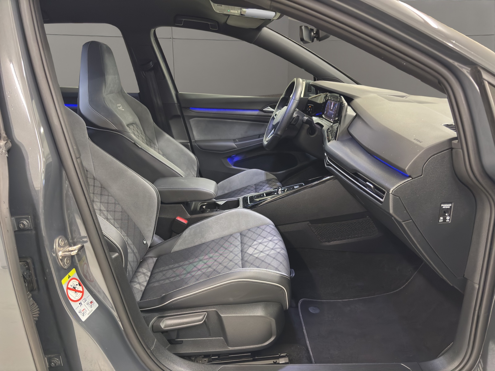 VW Golf Variant 2.0 TSI R-Line DSG 4Motion-image-17