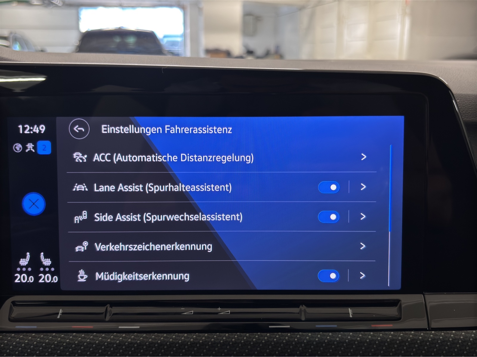 VW Golf Variant 2.0 TSI R-Line DSG 4Motion-image-22