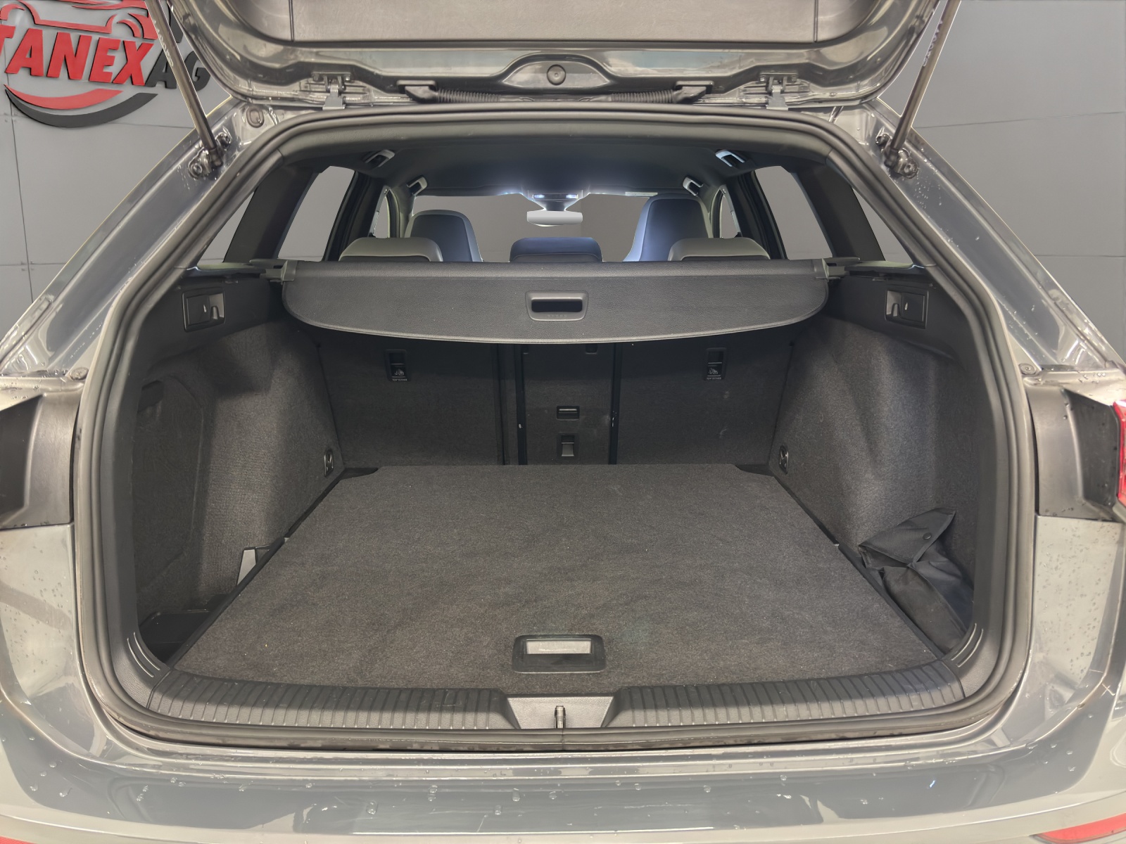 VW Golf Variant 2.0 TSI R-Line DSG 4Motion-image-19