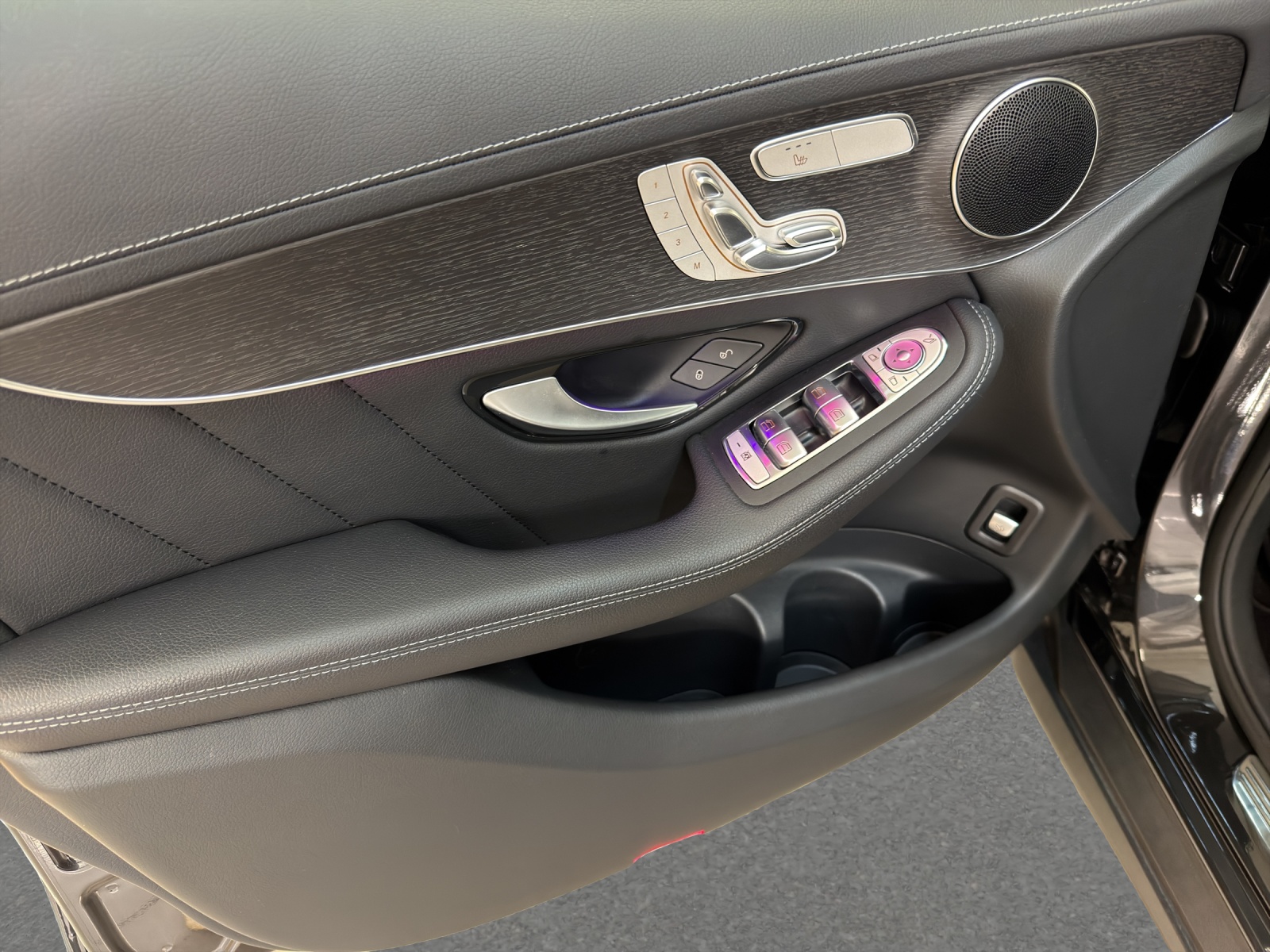 MERCEDES-BENZ GLC 220 d 4M - AMG / DISTRONIC / 360 Grad Kamera / Head-Up Display-image-12