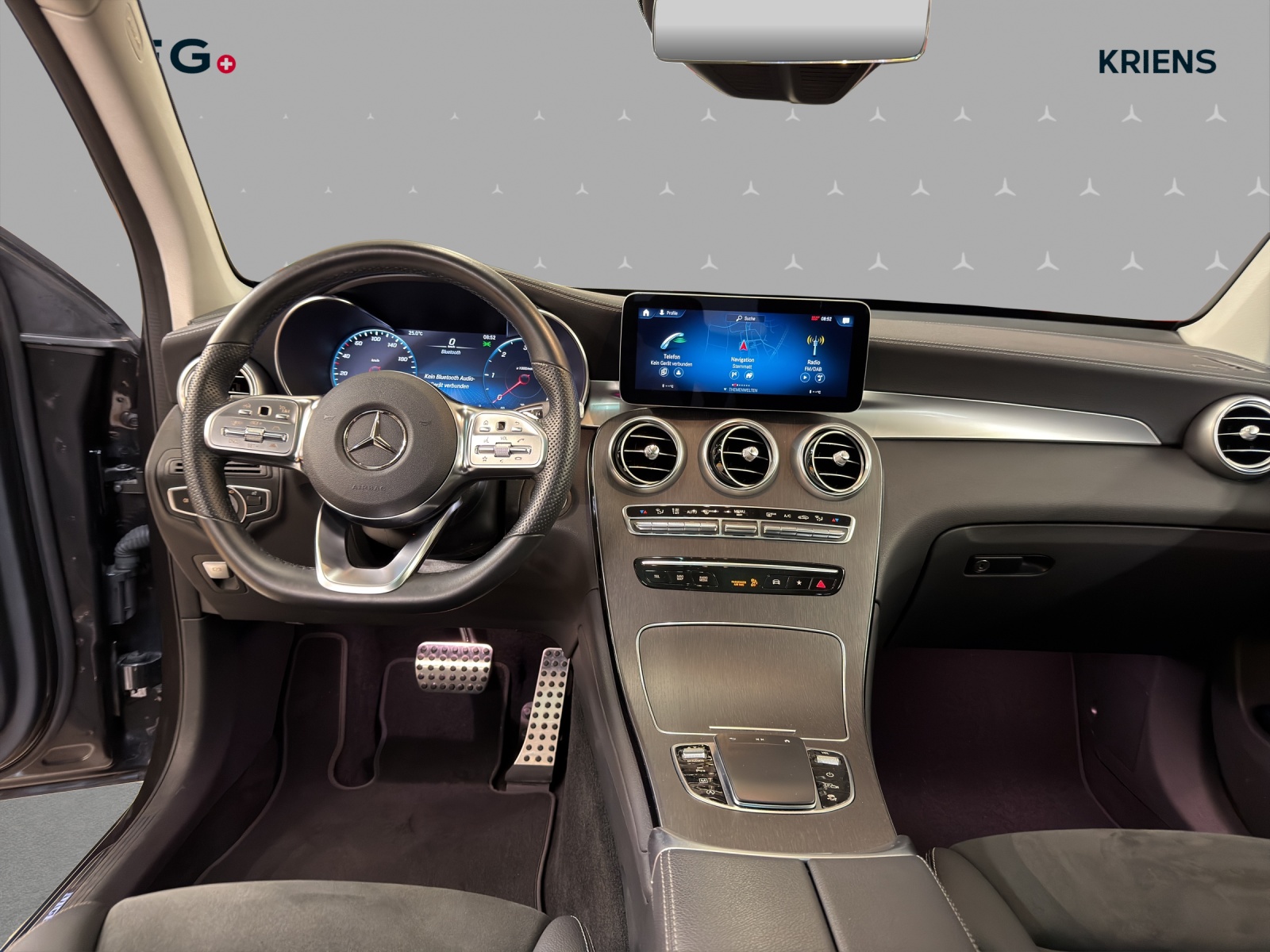 MERCEDES-BENZ GLC 220 d 4M - AMG / DISTRONIC / 360 Grad Kamera / Head-Up Display-image-10